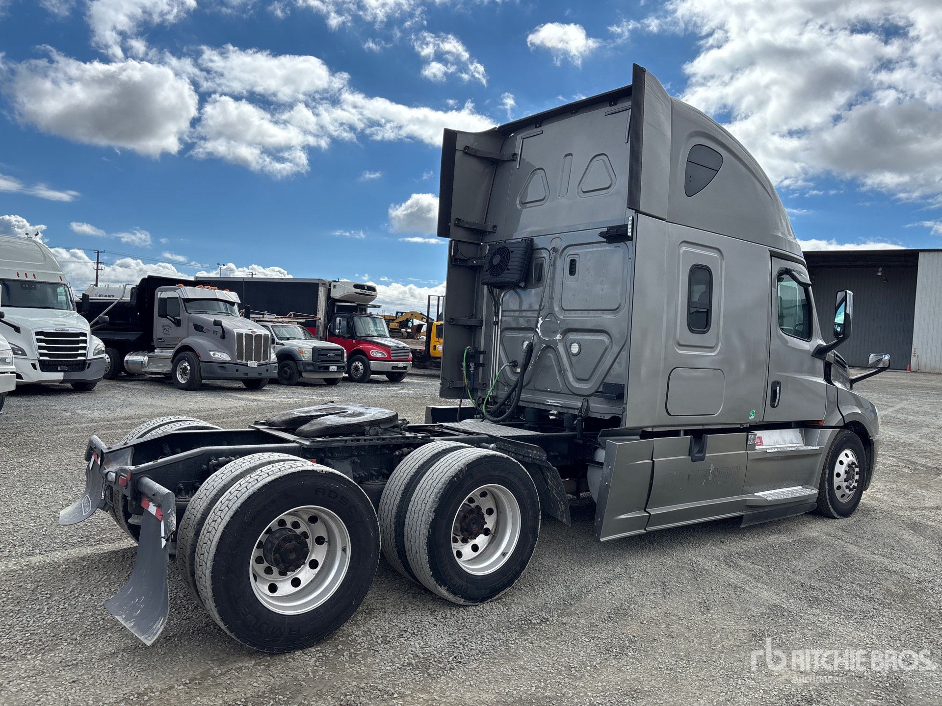 2019 Freightliner CASCADIA 126