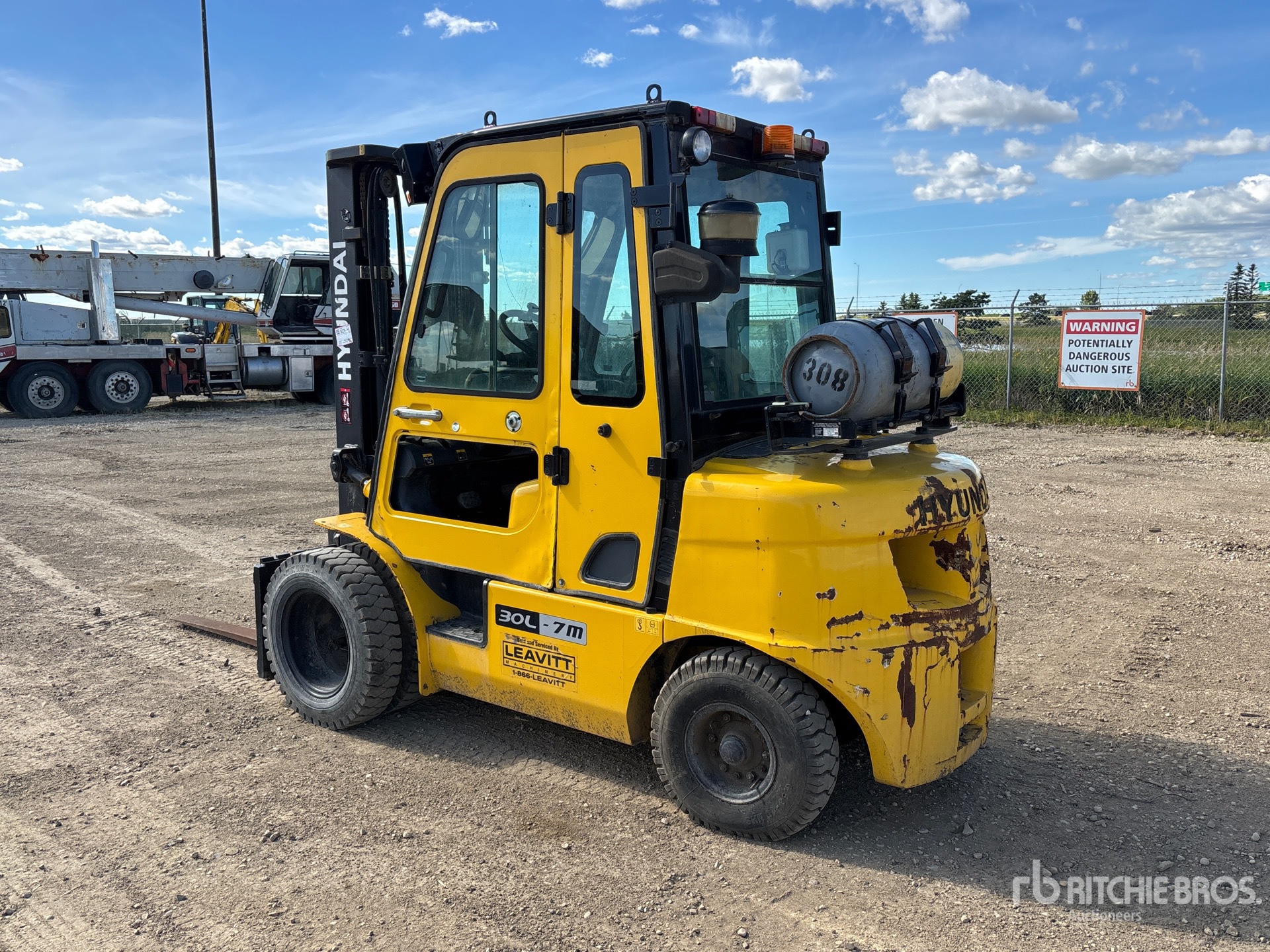 2011 Hyundai 30L-7M
