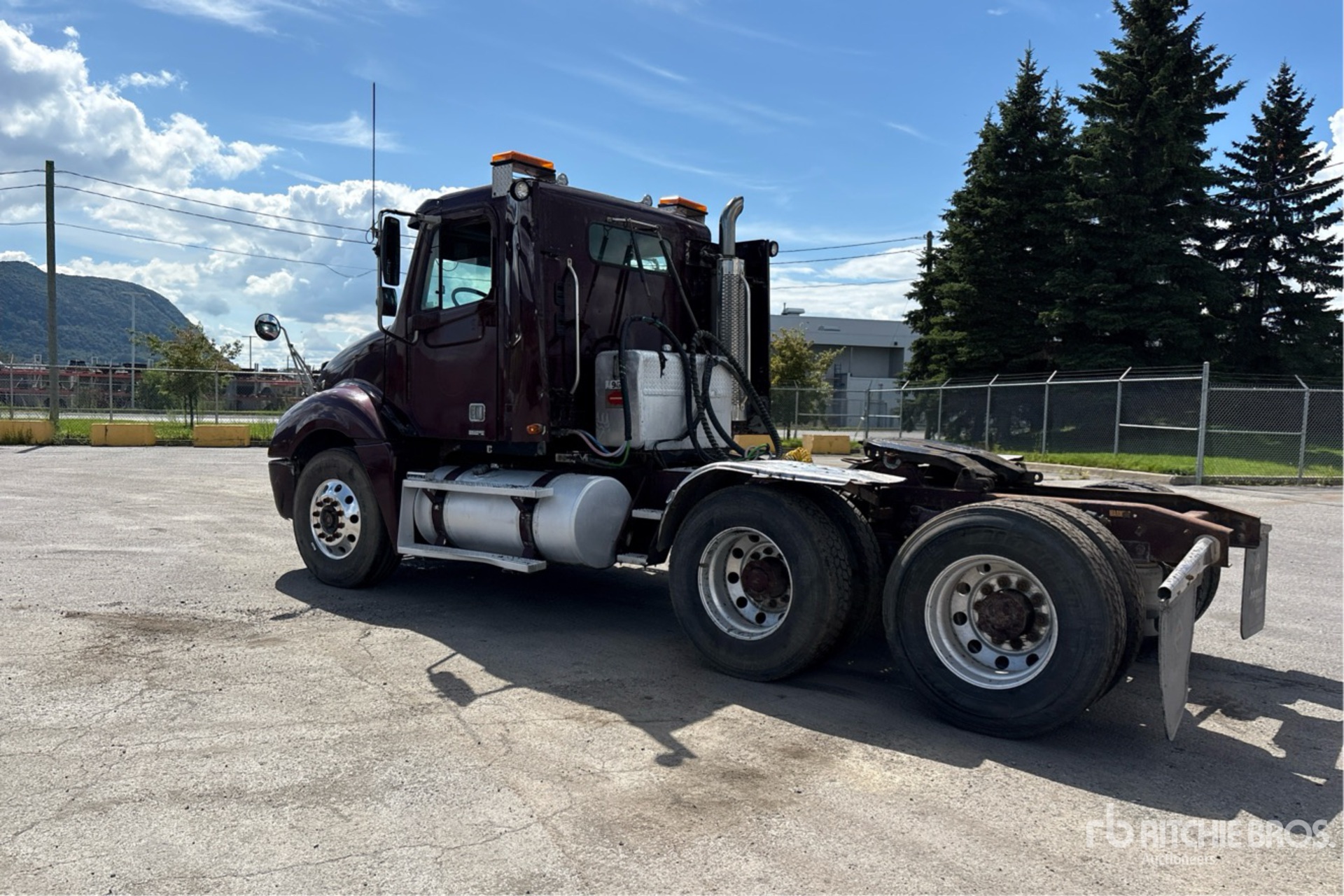 2001 Freightliner COLUMBIA 120