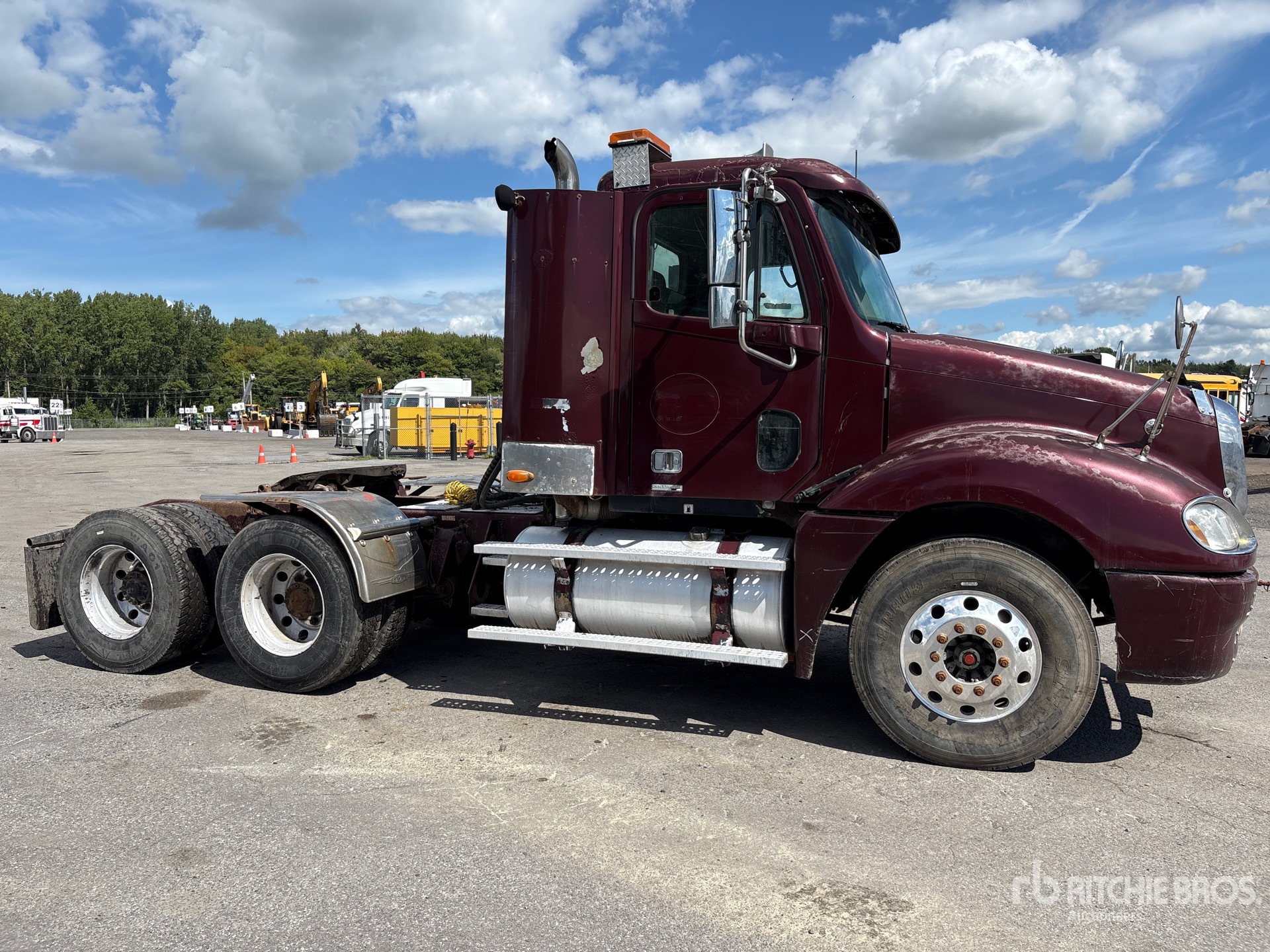 2001 Freightliner COLUMBIA 120