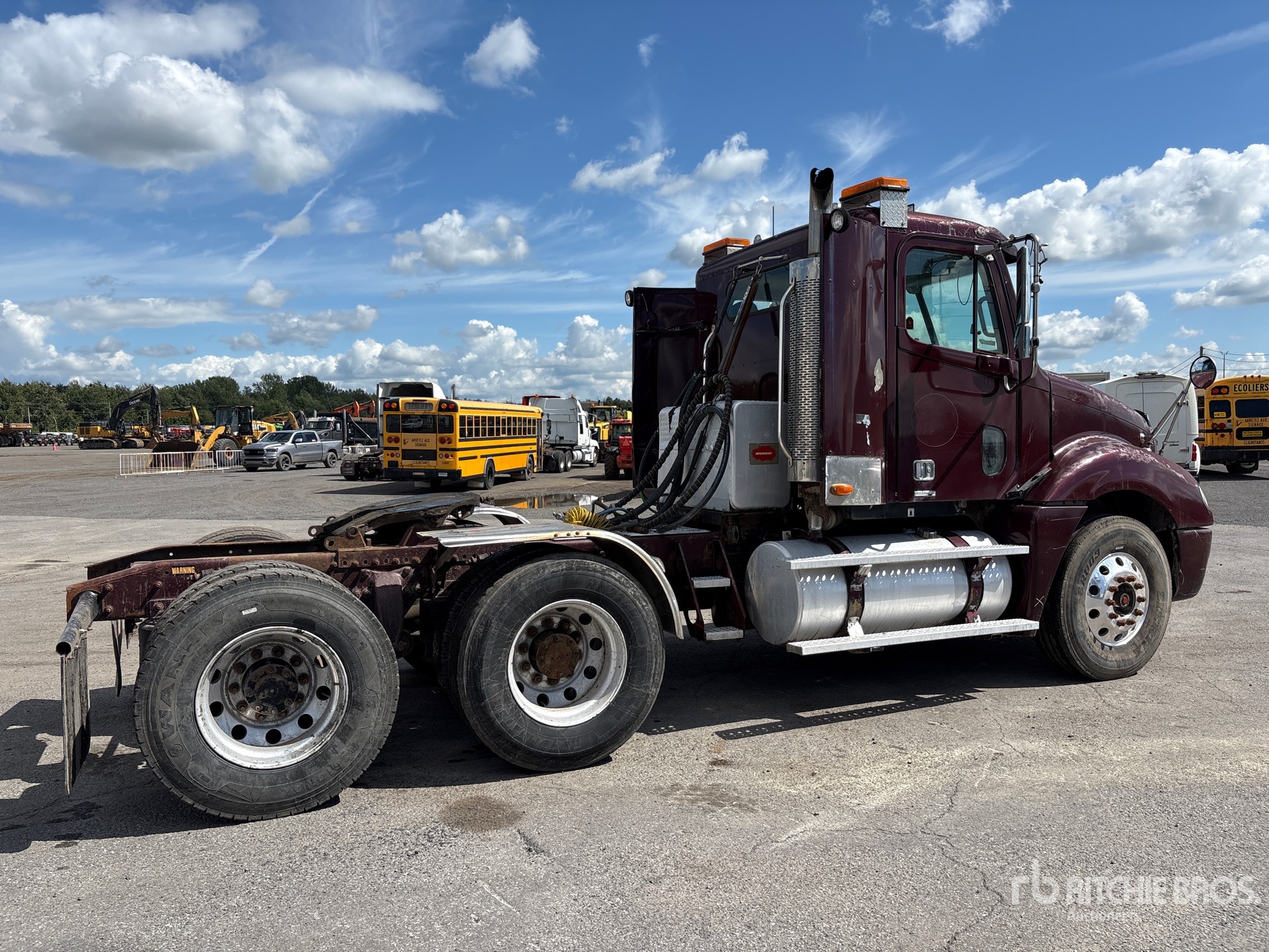 2001 Freightliner COLUMBIA 120