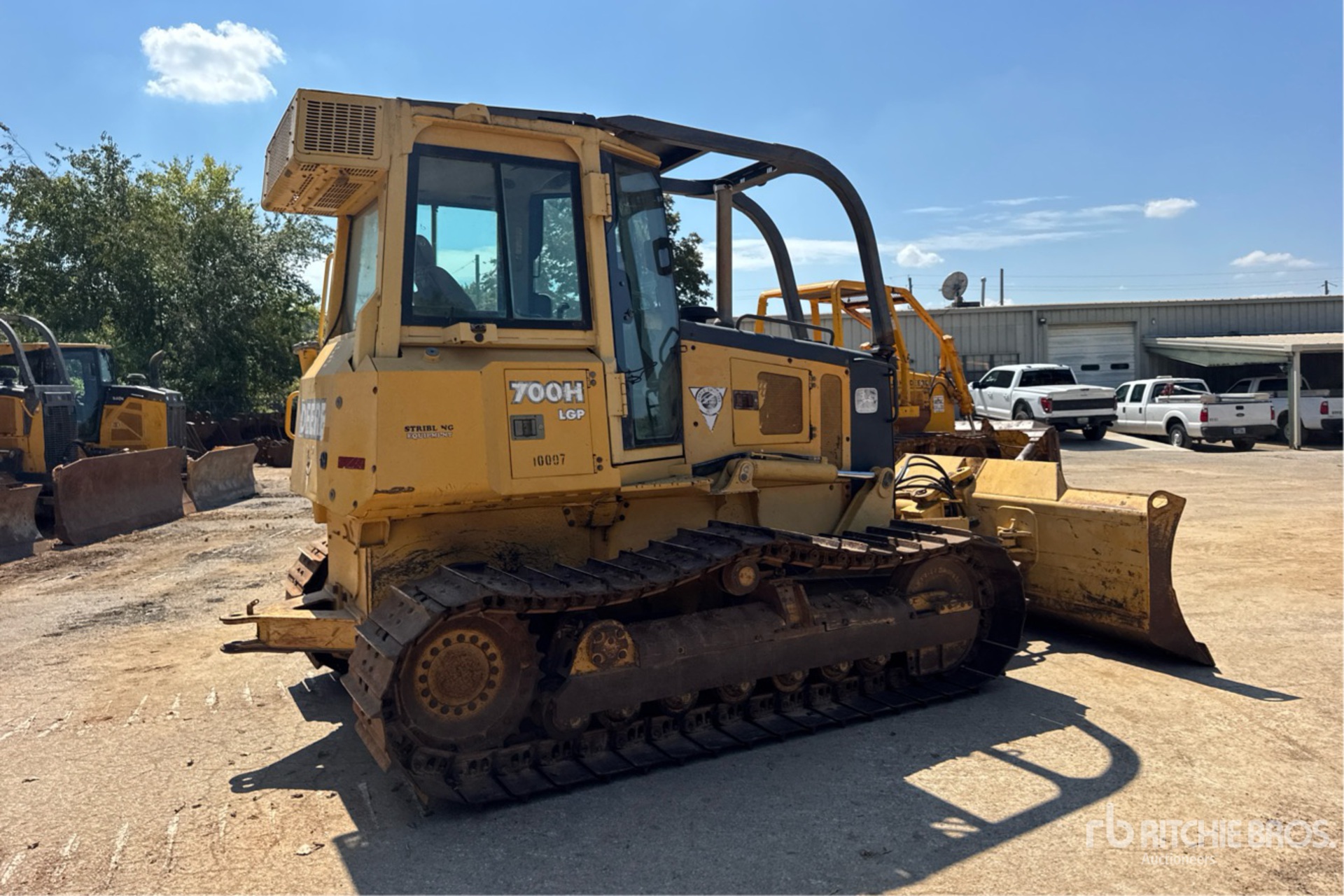 2001 John Deere 700H
