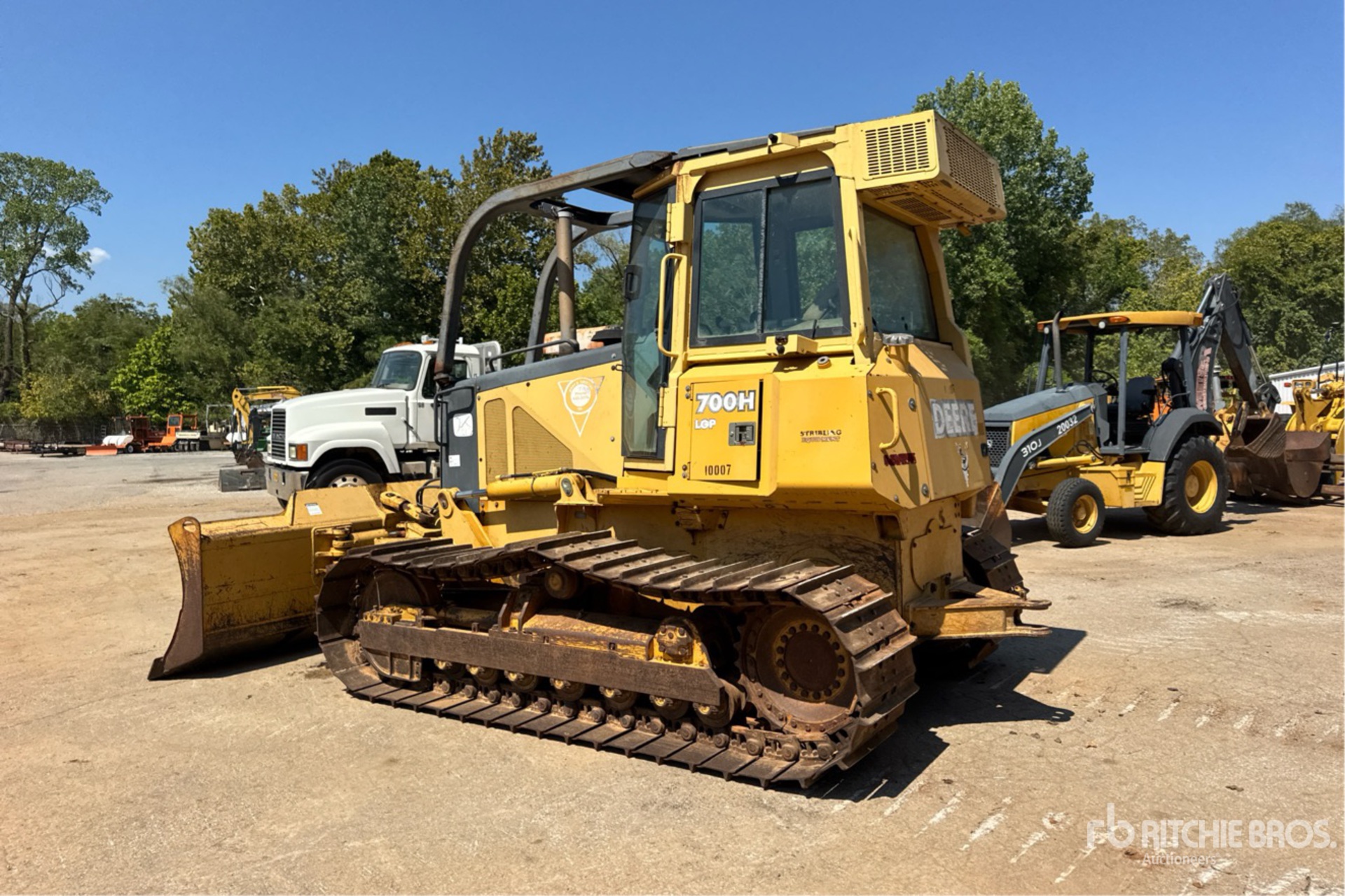 2001 John Deere 700H