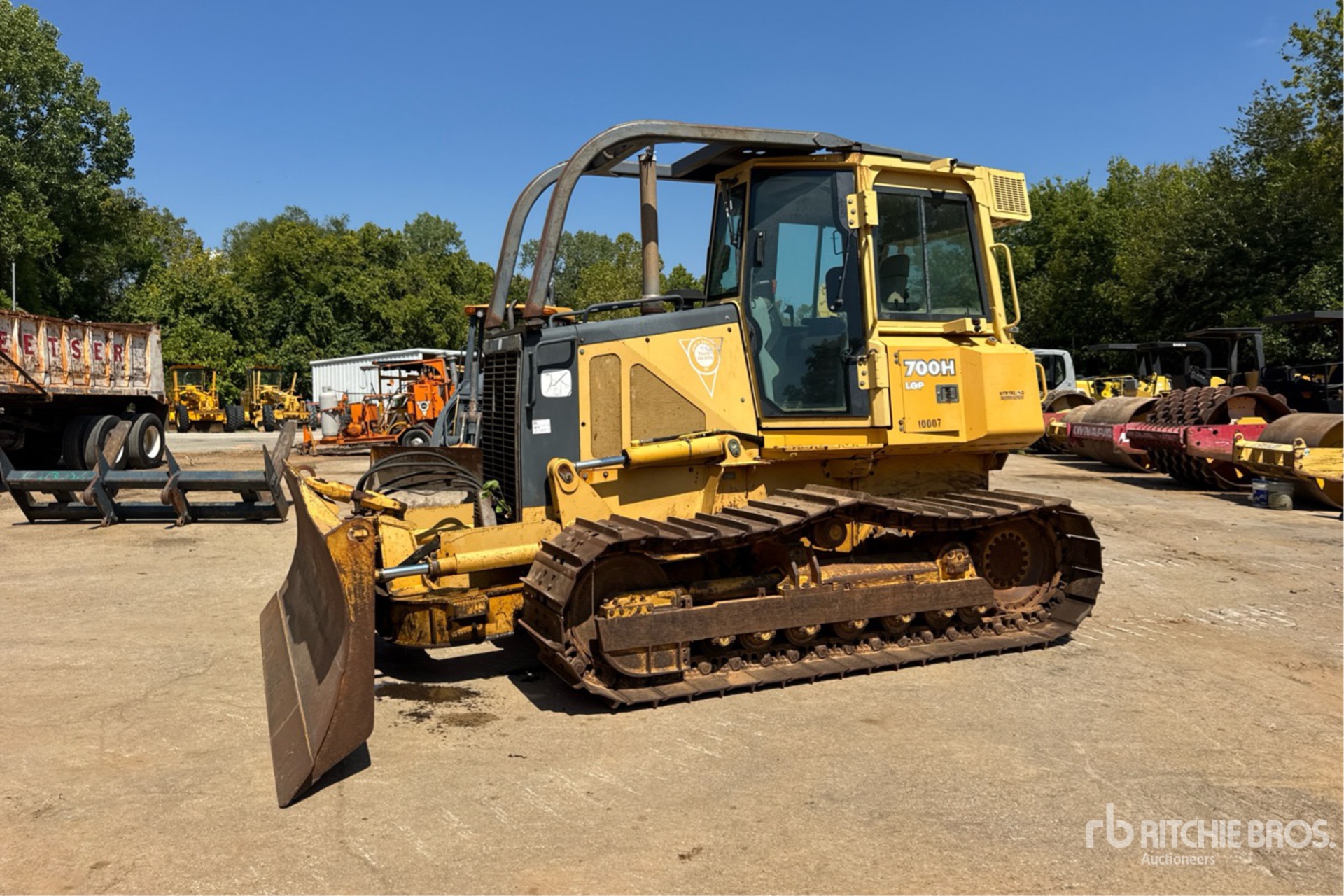 2001 John Deere 700H