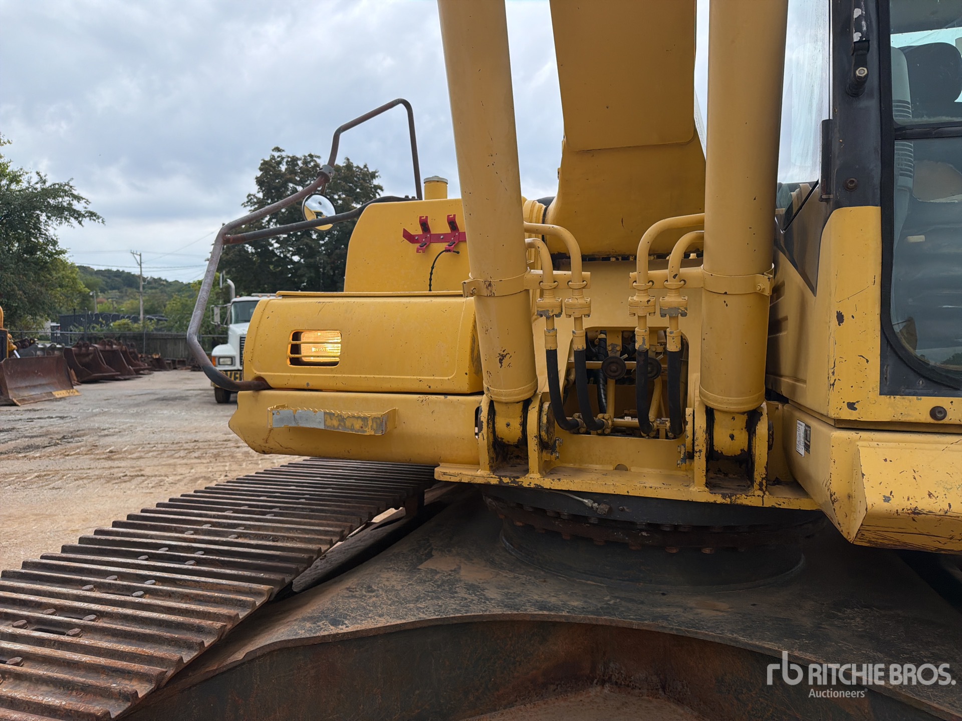 2004 Komatsu PC220LC-7