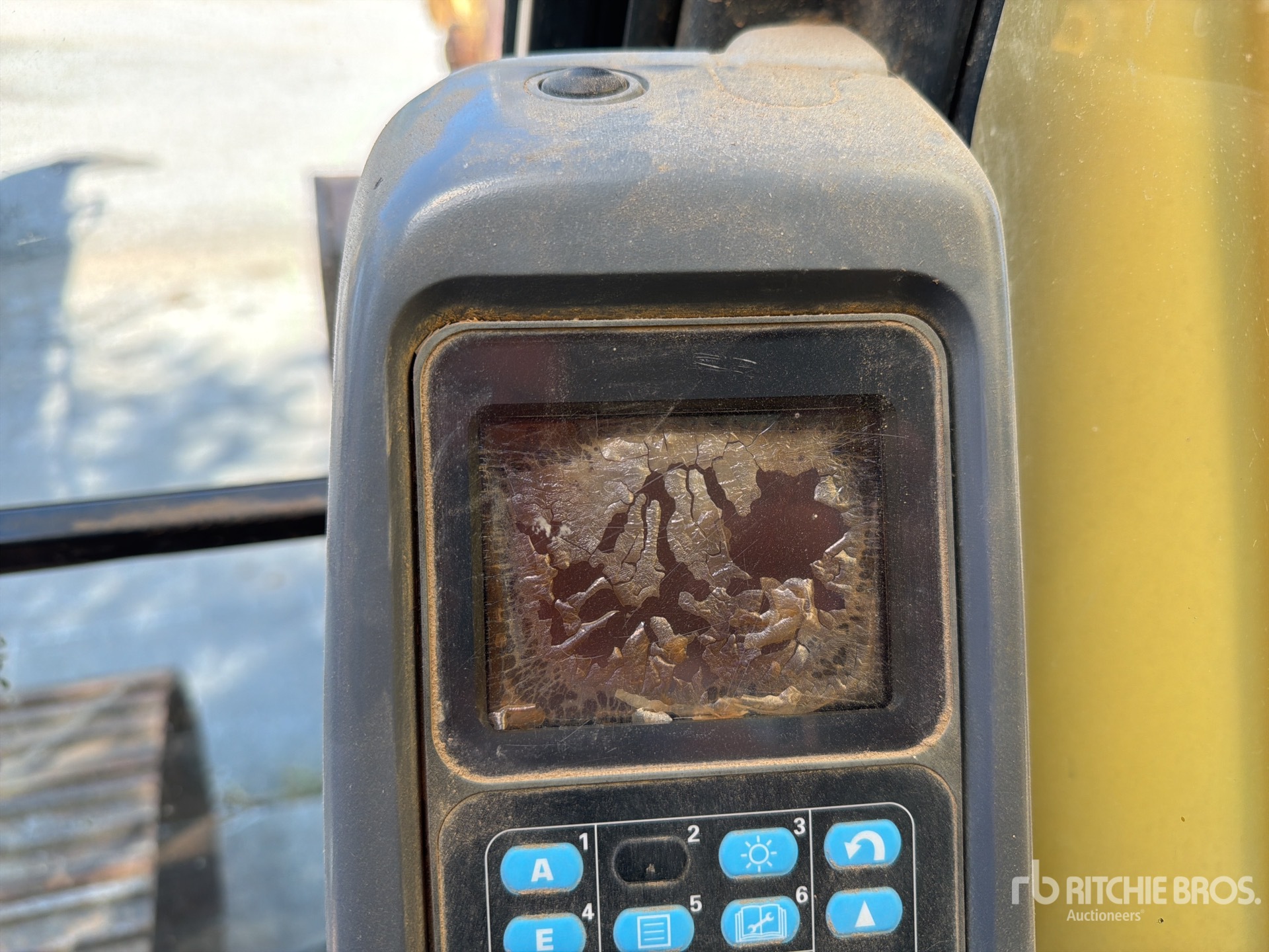 2005 Komatsu PC220LC-7
