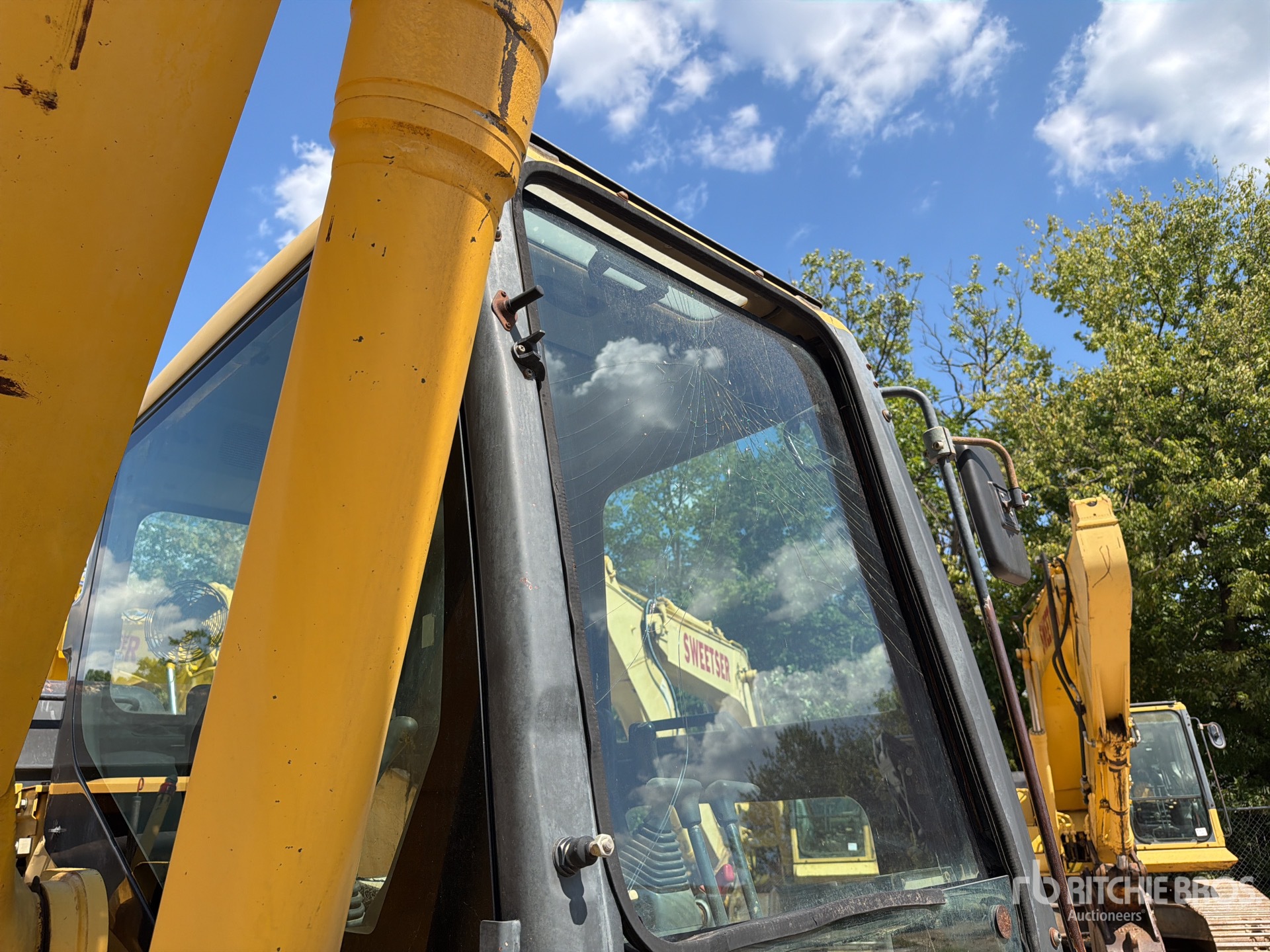 2005 Komatsu PC270LC-7