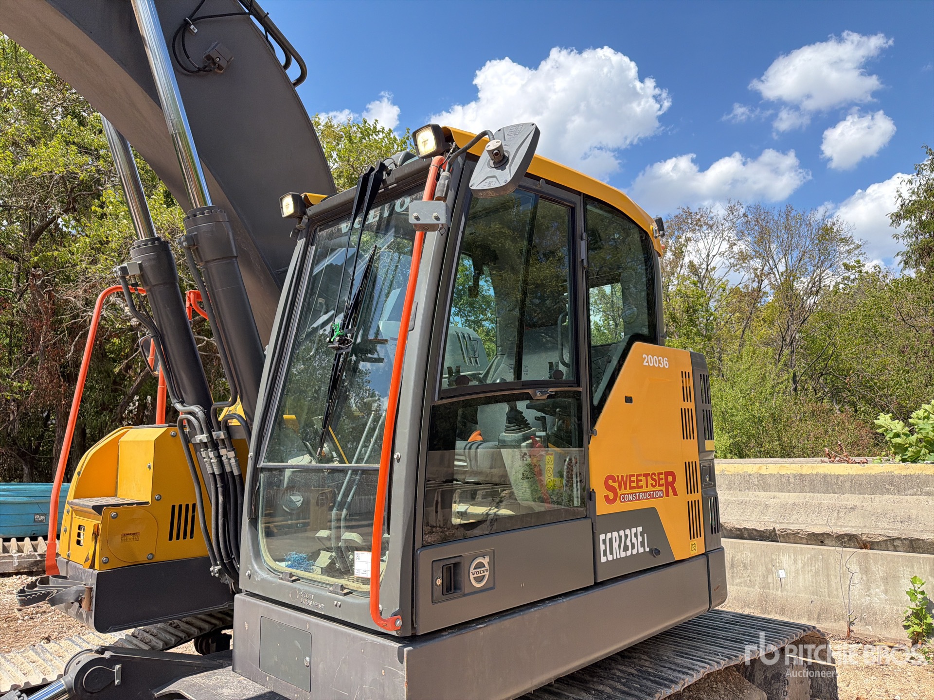 2022 Volvo ECR235EL