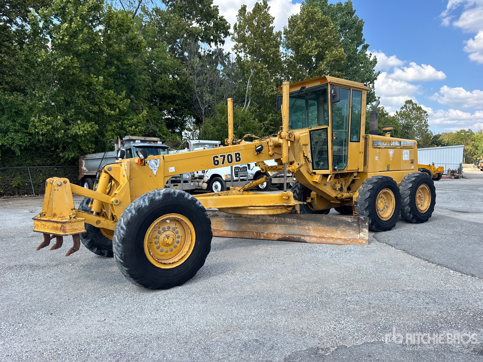 1994 John Deere 670B