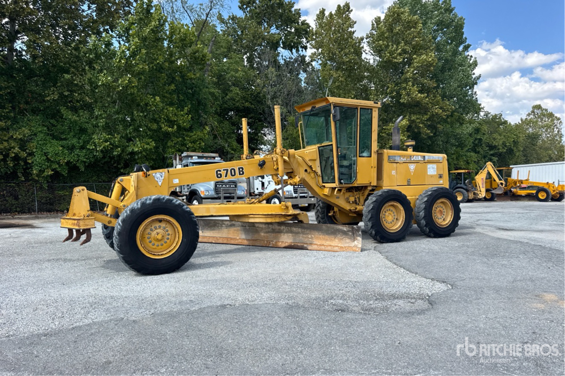 Photo of 1994 John Deere 670B