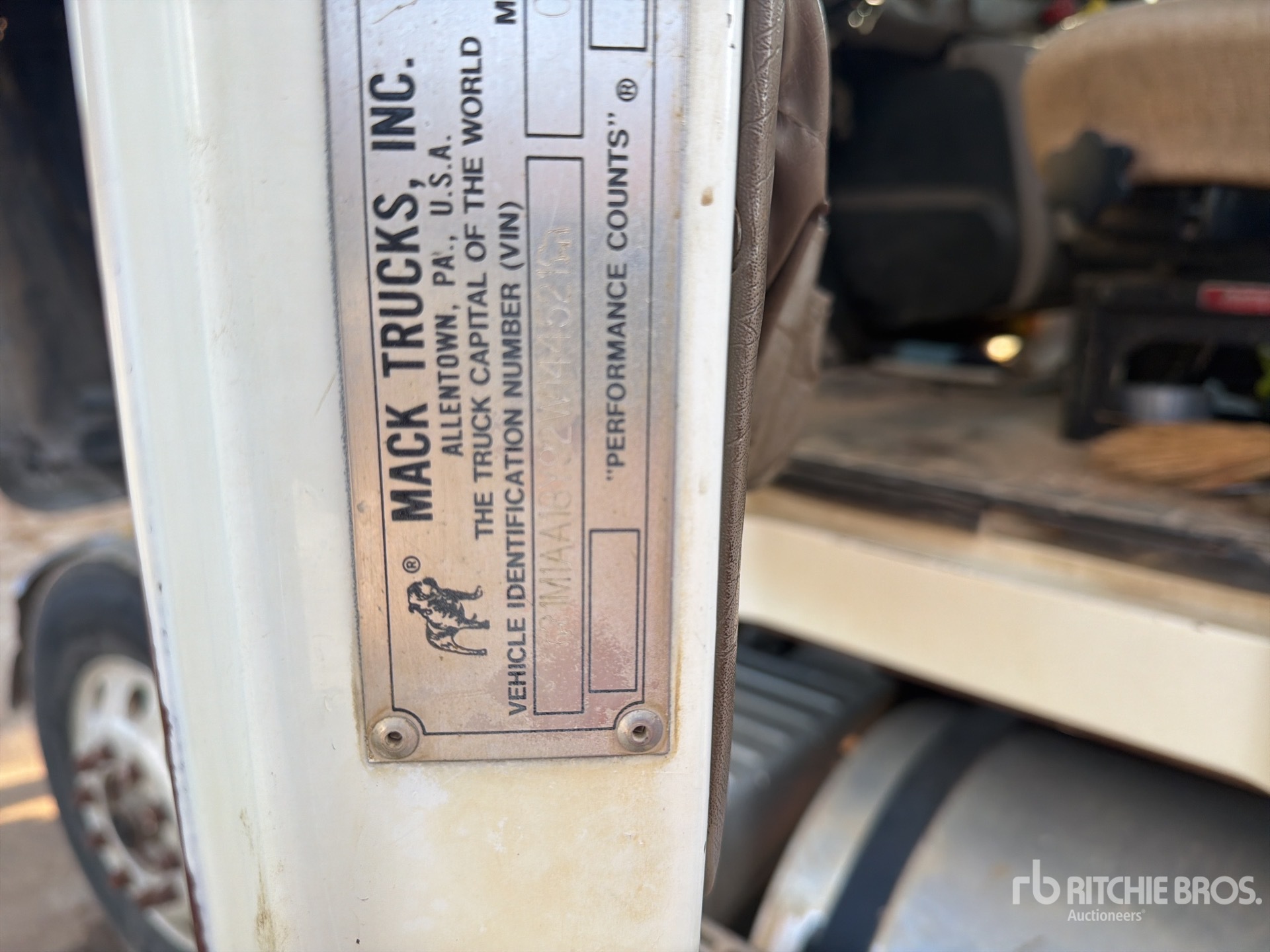 2002 Mack CH613
