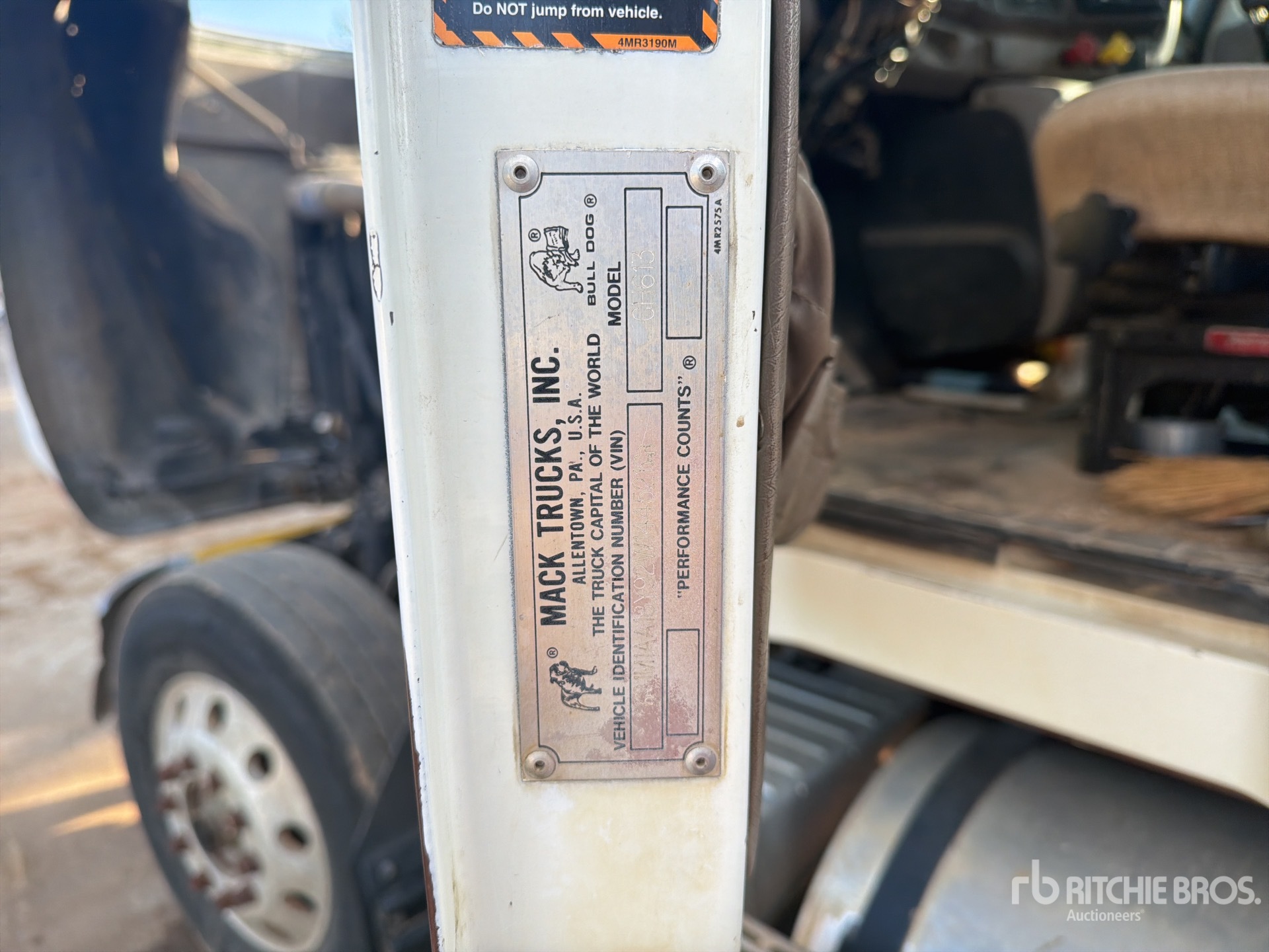2002 Mack CH613