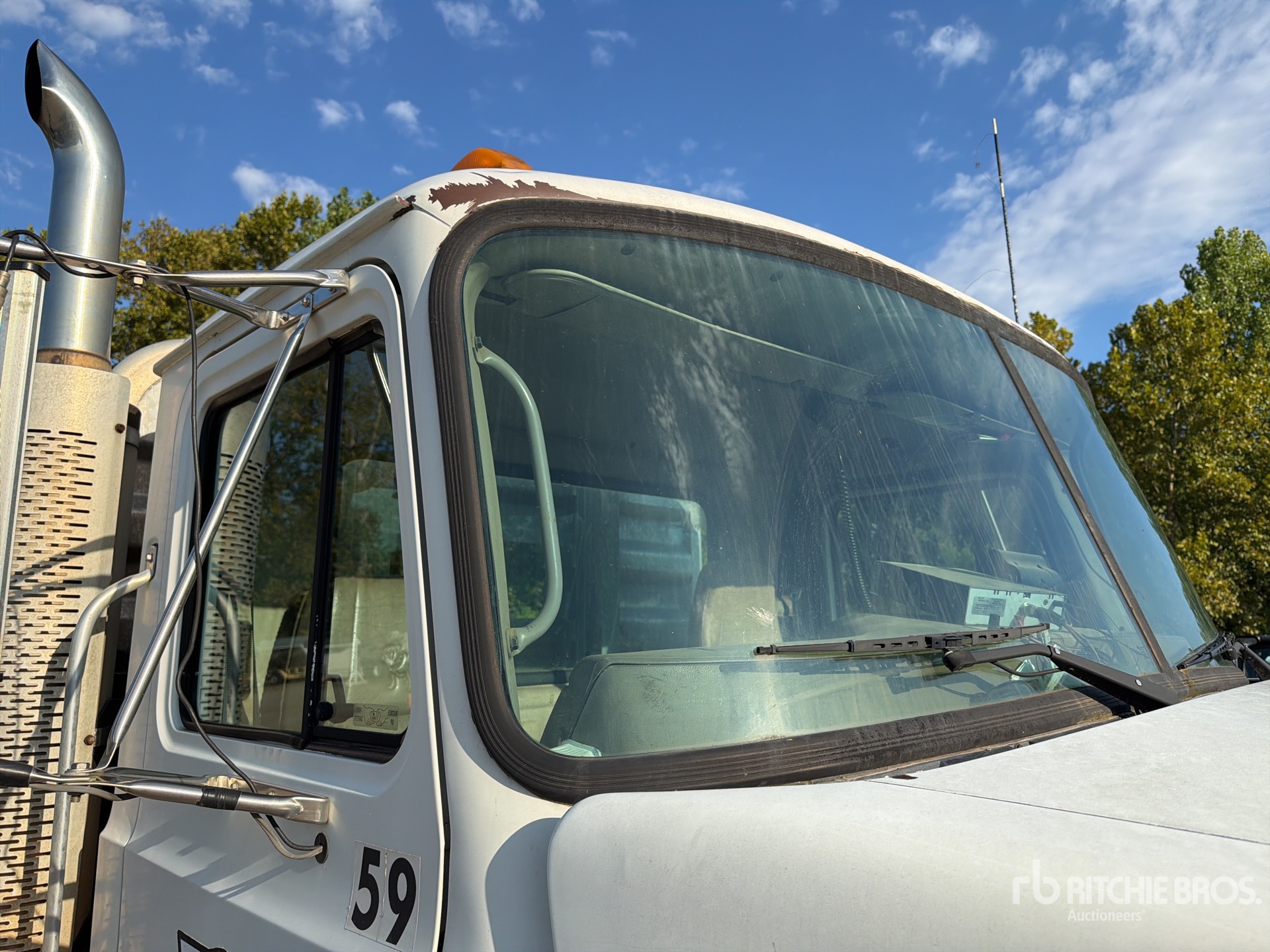 2002 Mack CH613