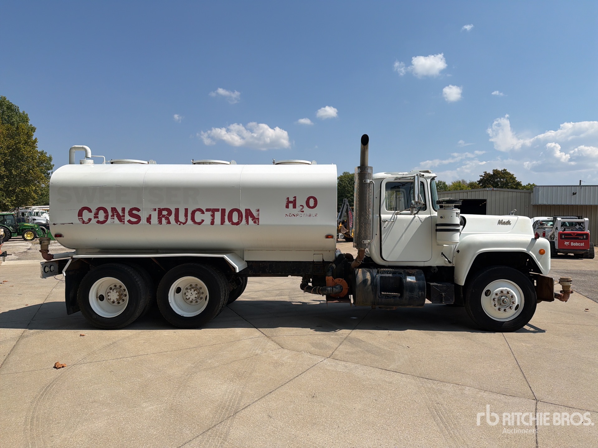 1989 Mack R690ST