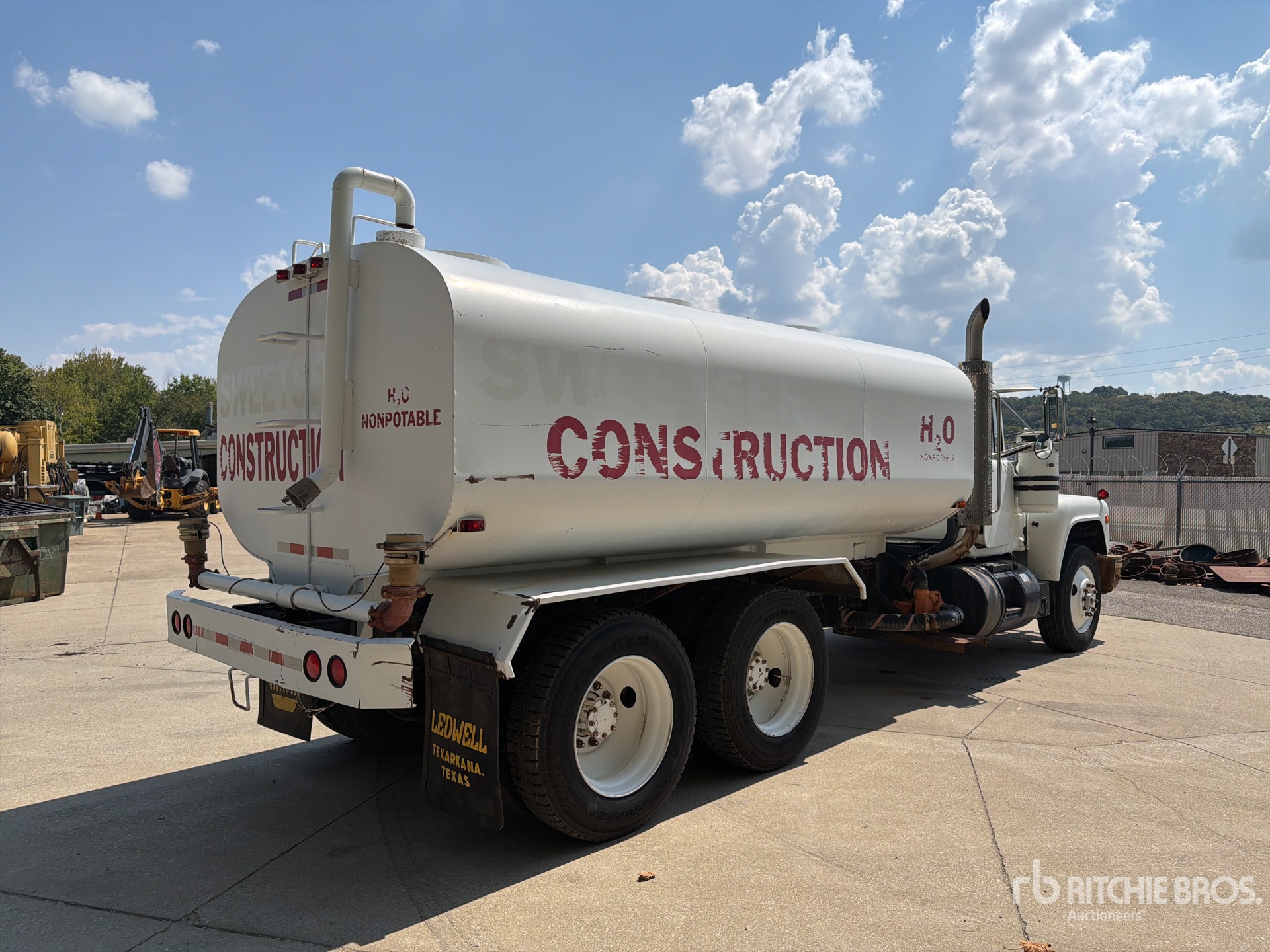 1989 Mack R690ST