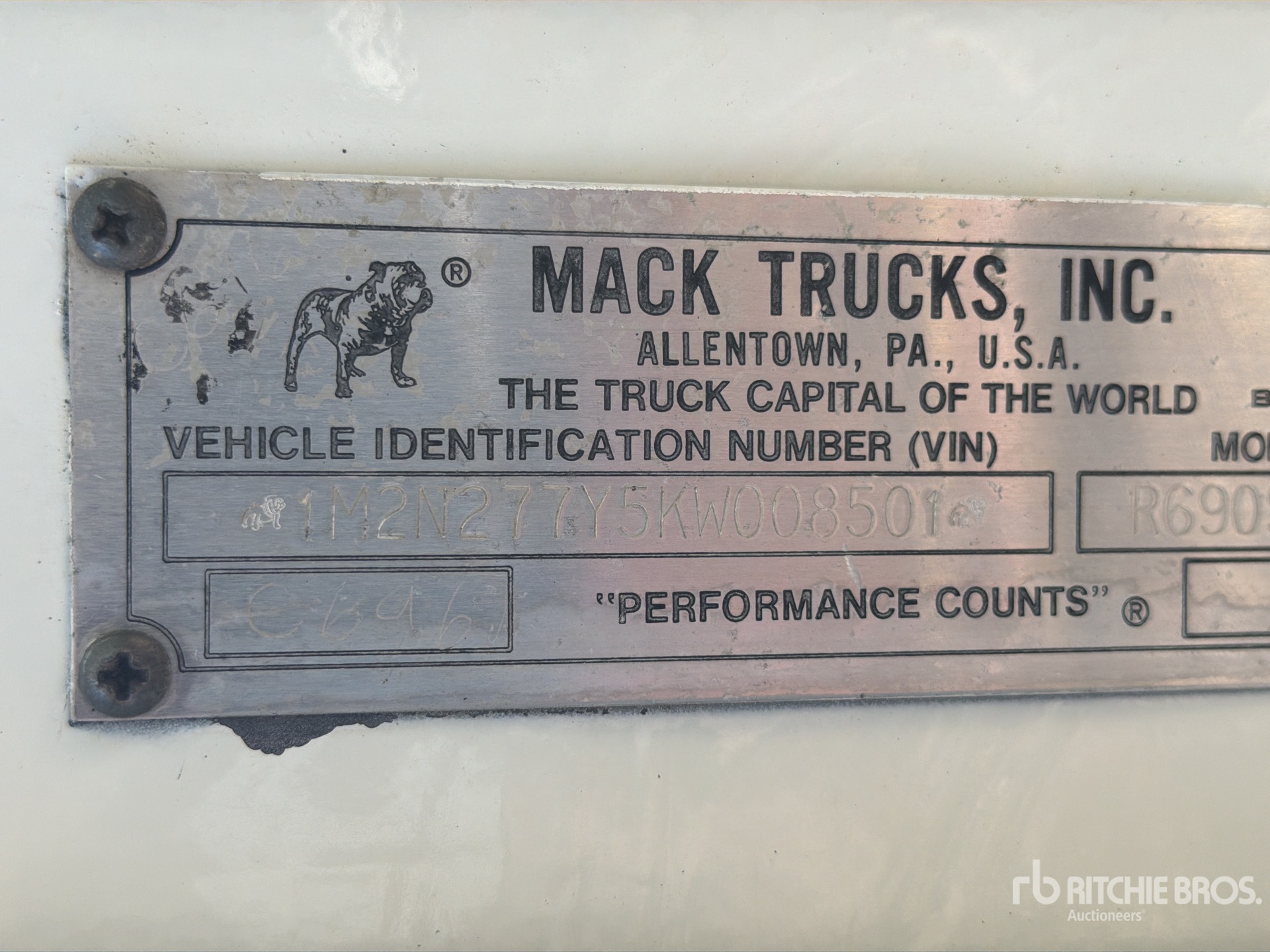 1989 Mack R690ST