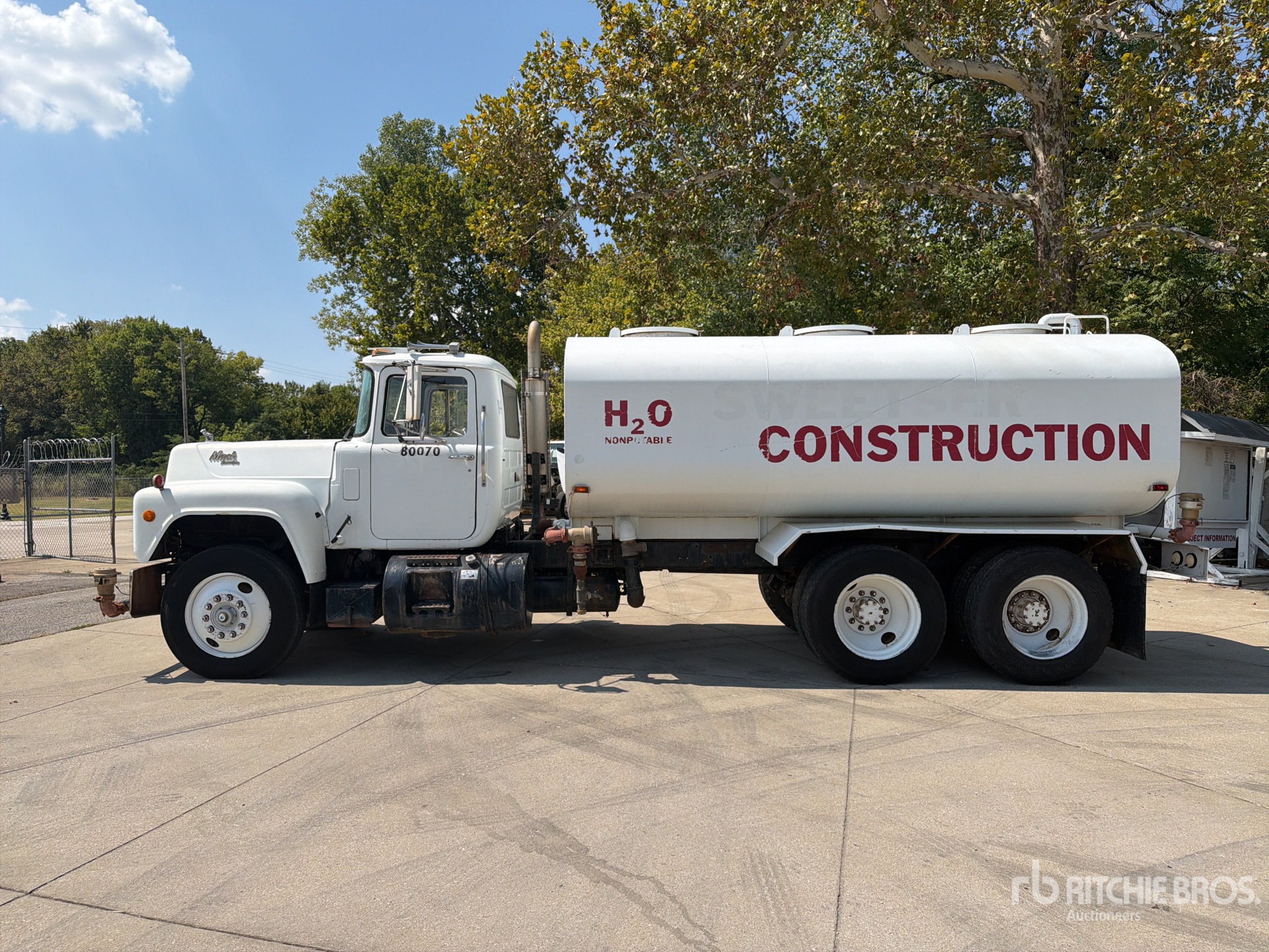 1989 Mack R690ST