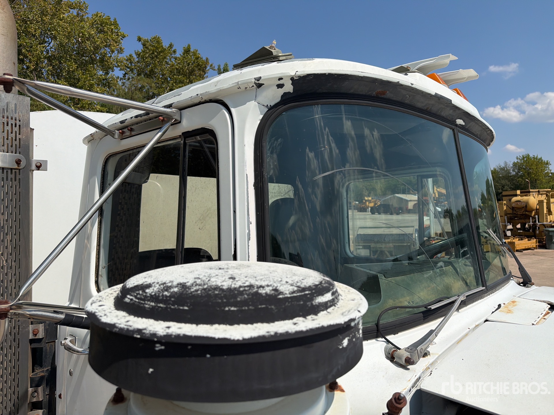 1989 Mack R690ST