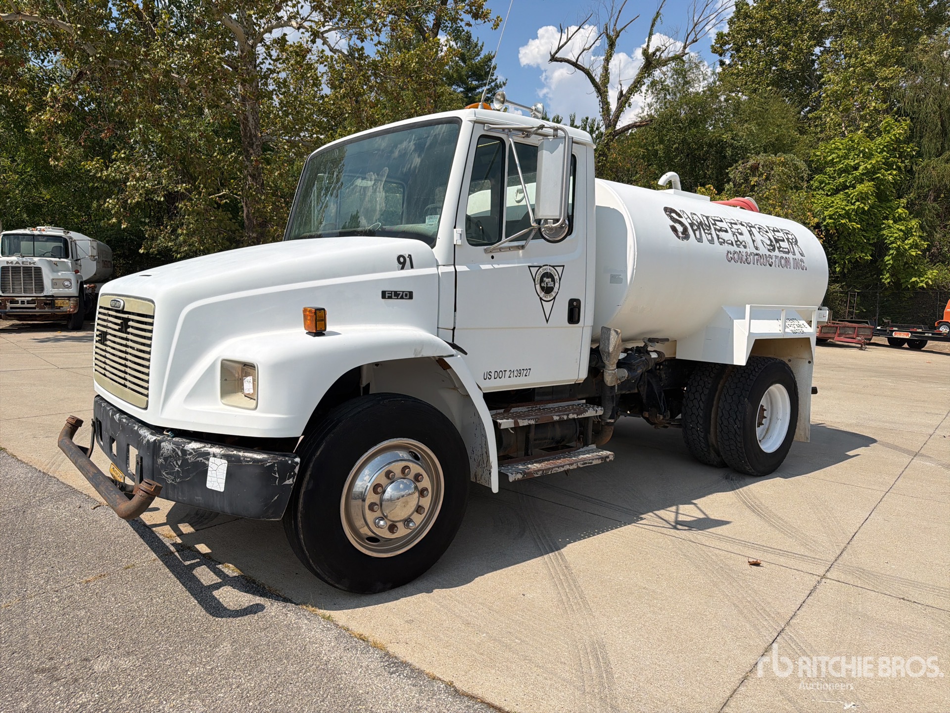 Photo of 1998 Freightliner FL70