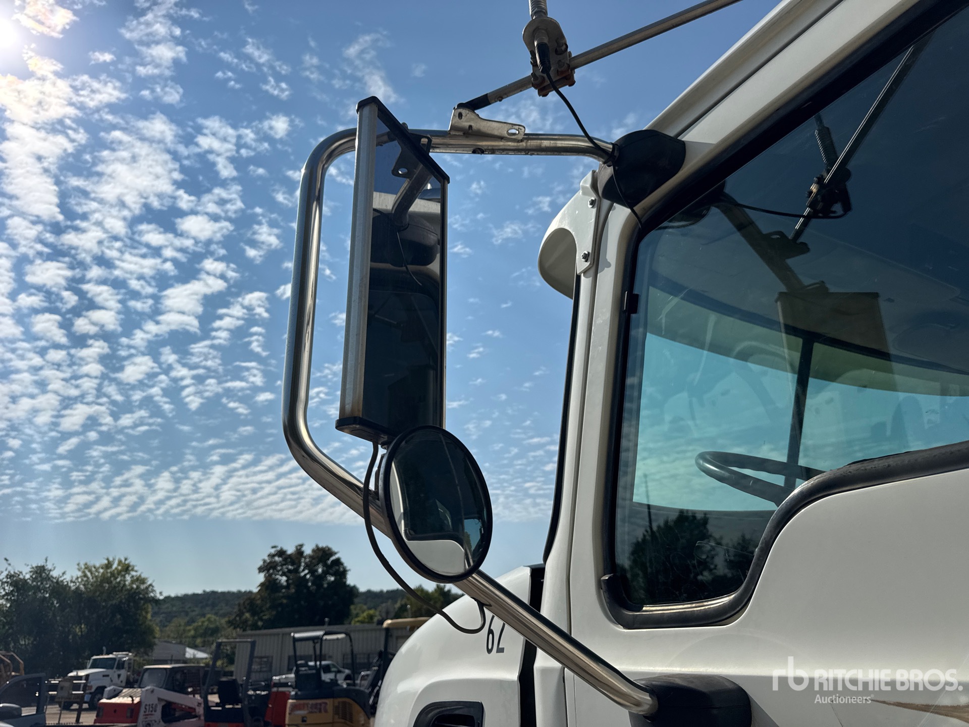 2004 Mack CV713