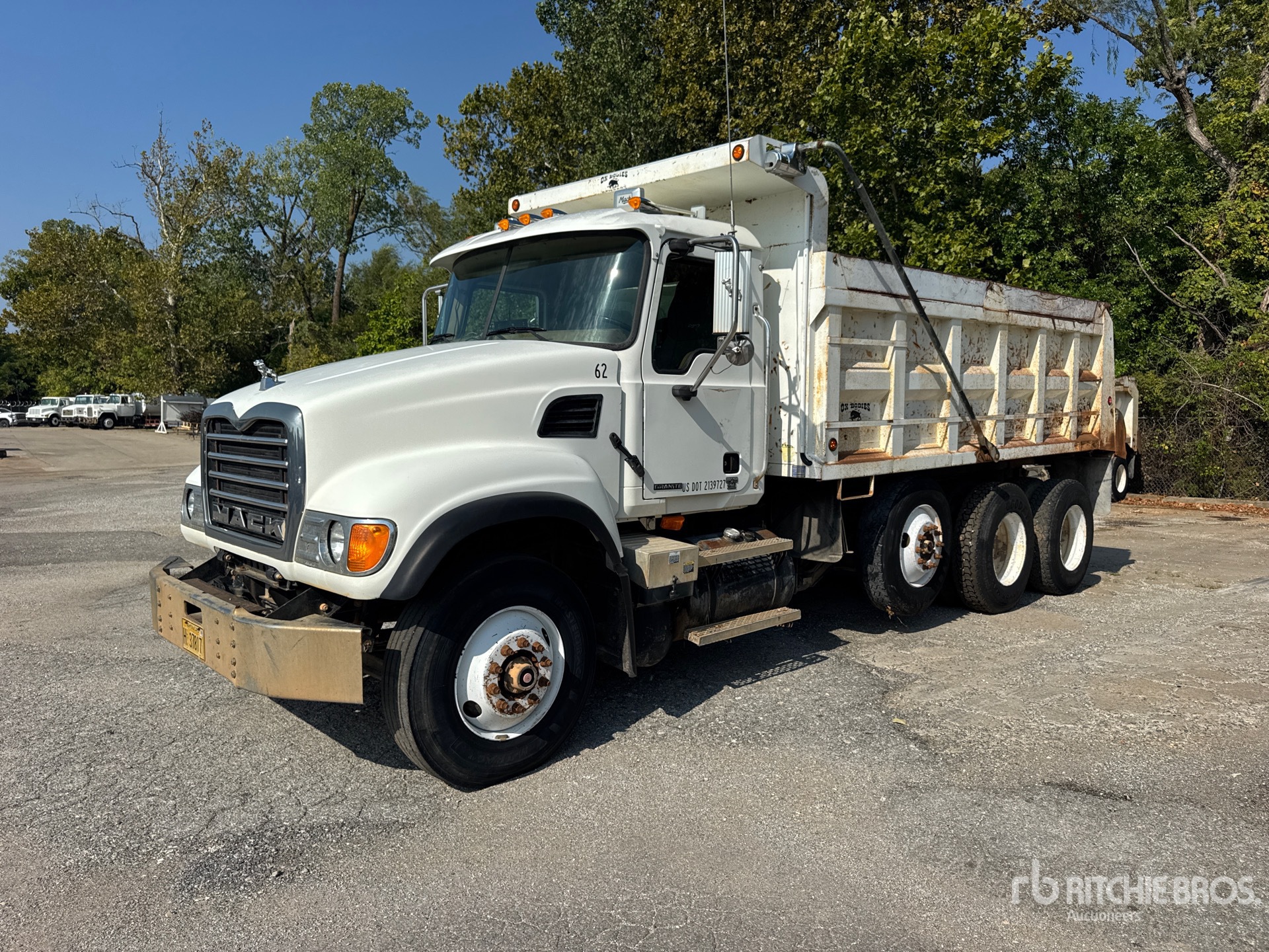 Photo of 2004 Mack CV713