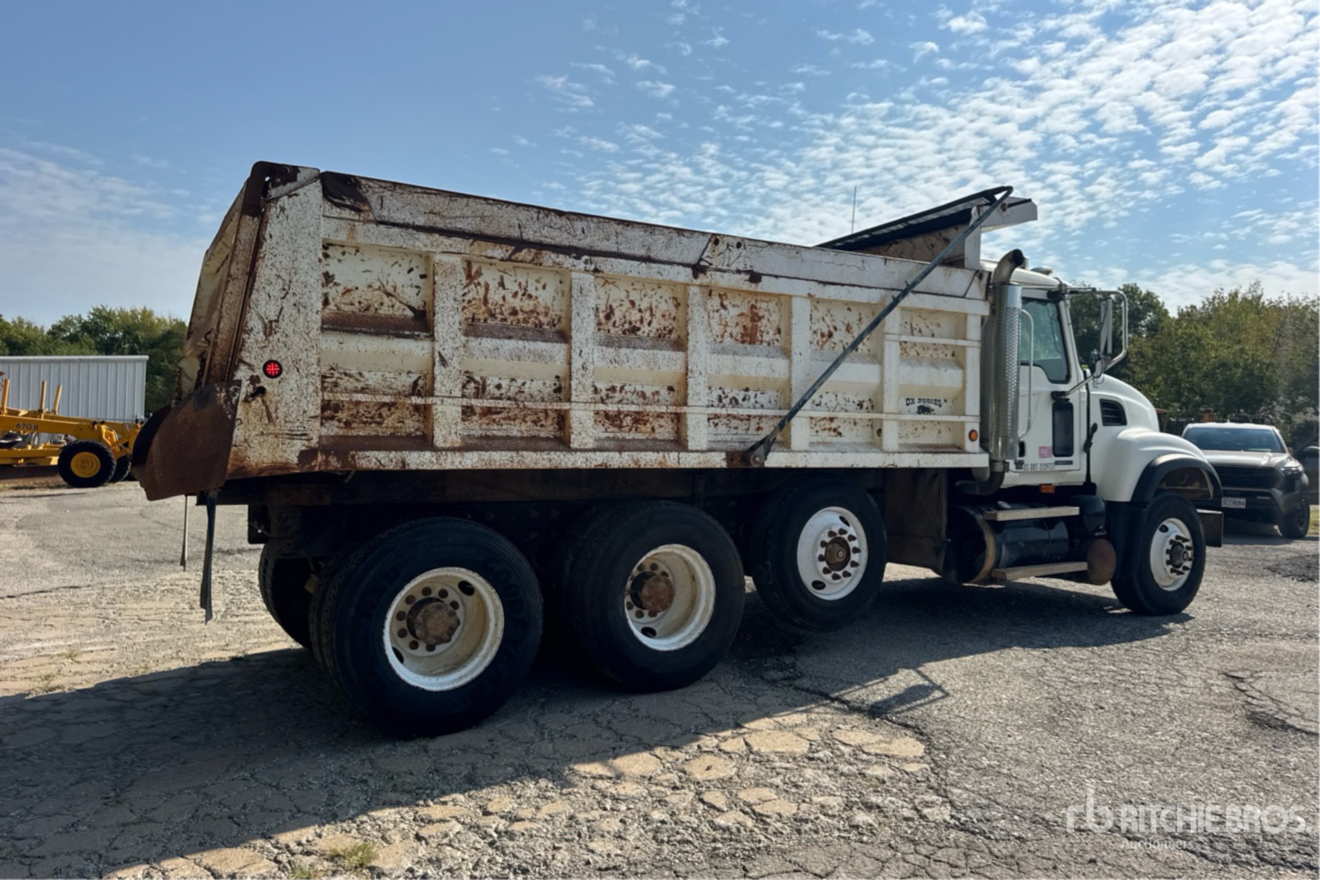 2004 Mack CV713