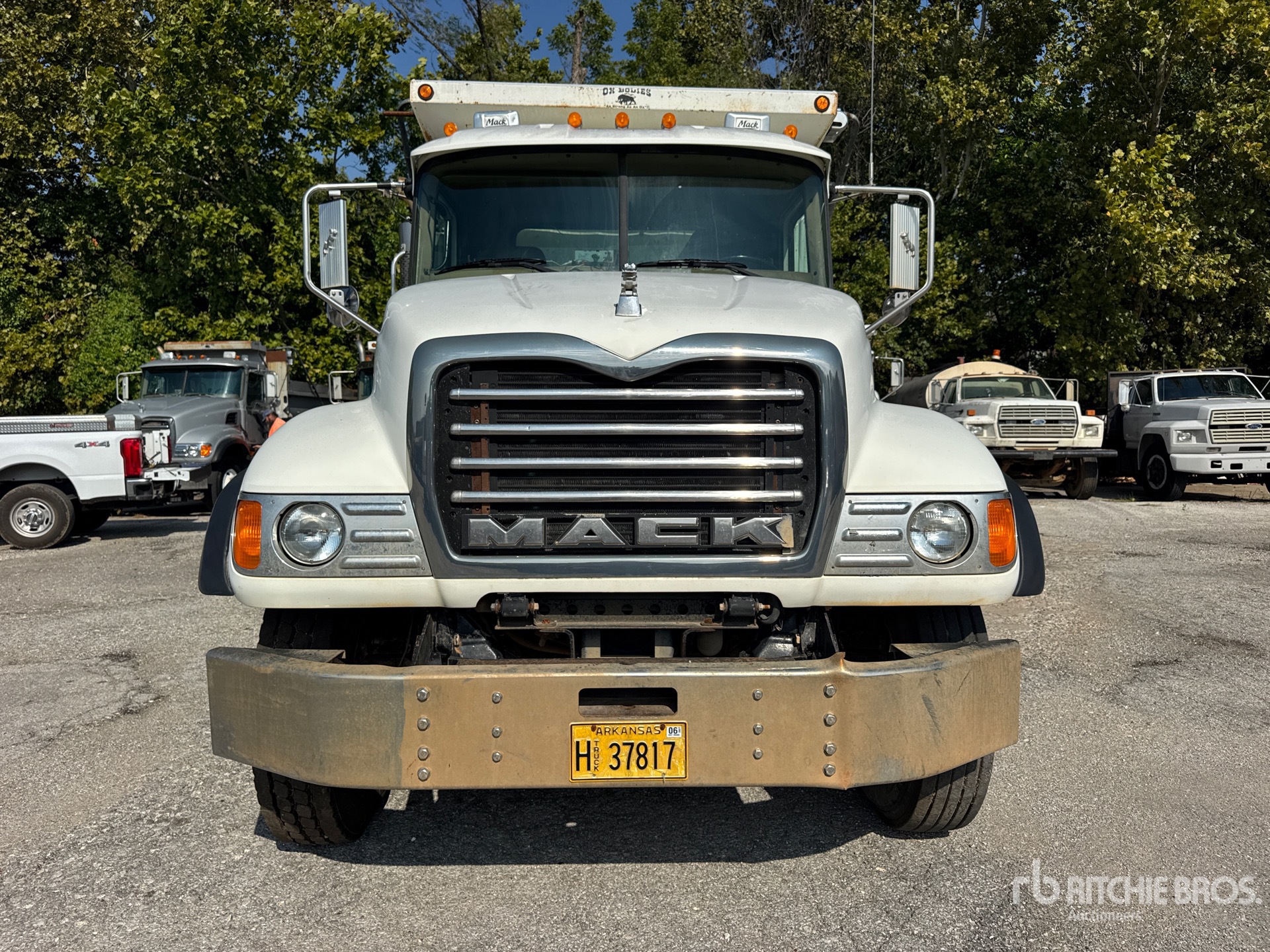 2004 Mack CV713