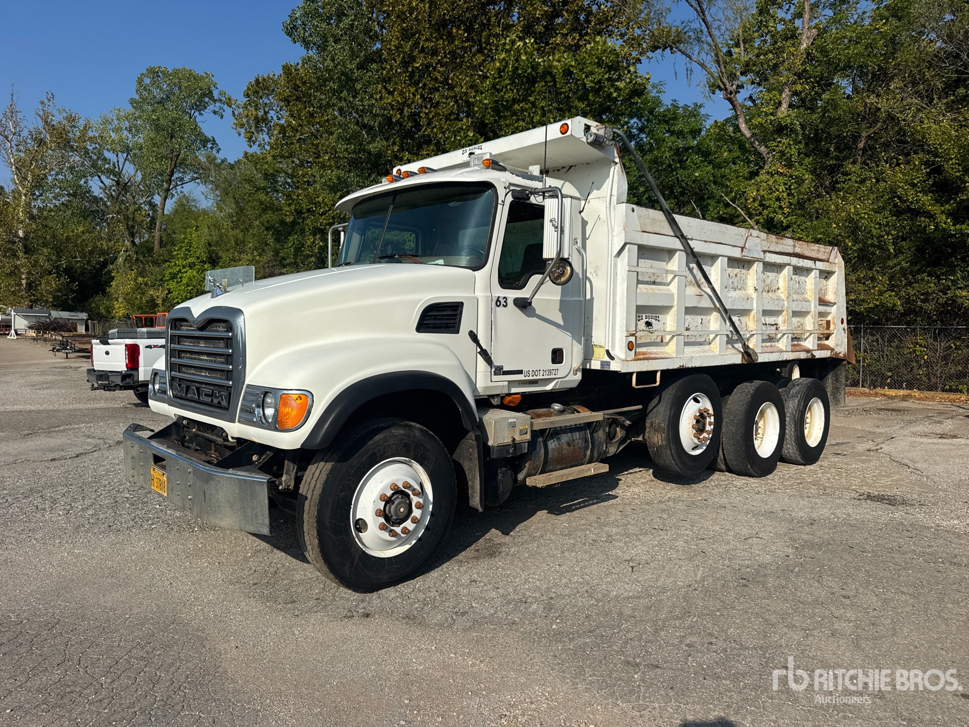Photo of 2004 Mack CV713