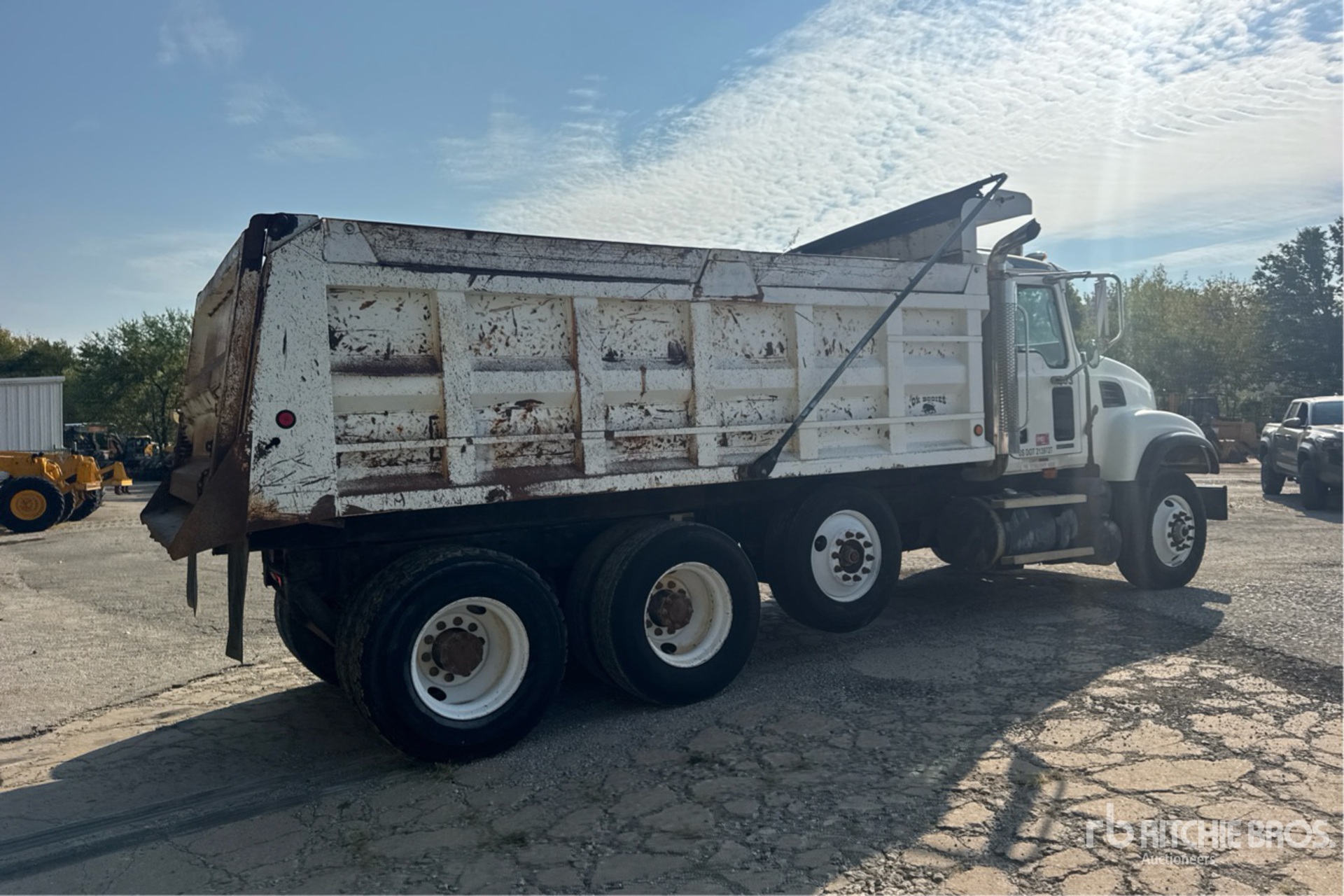 2004 Mack CV713