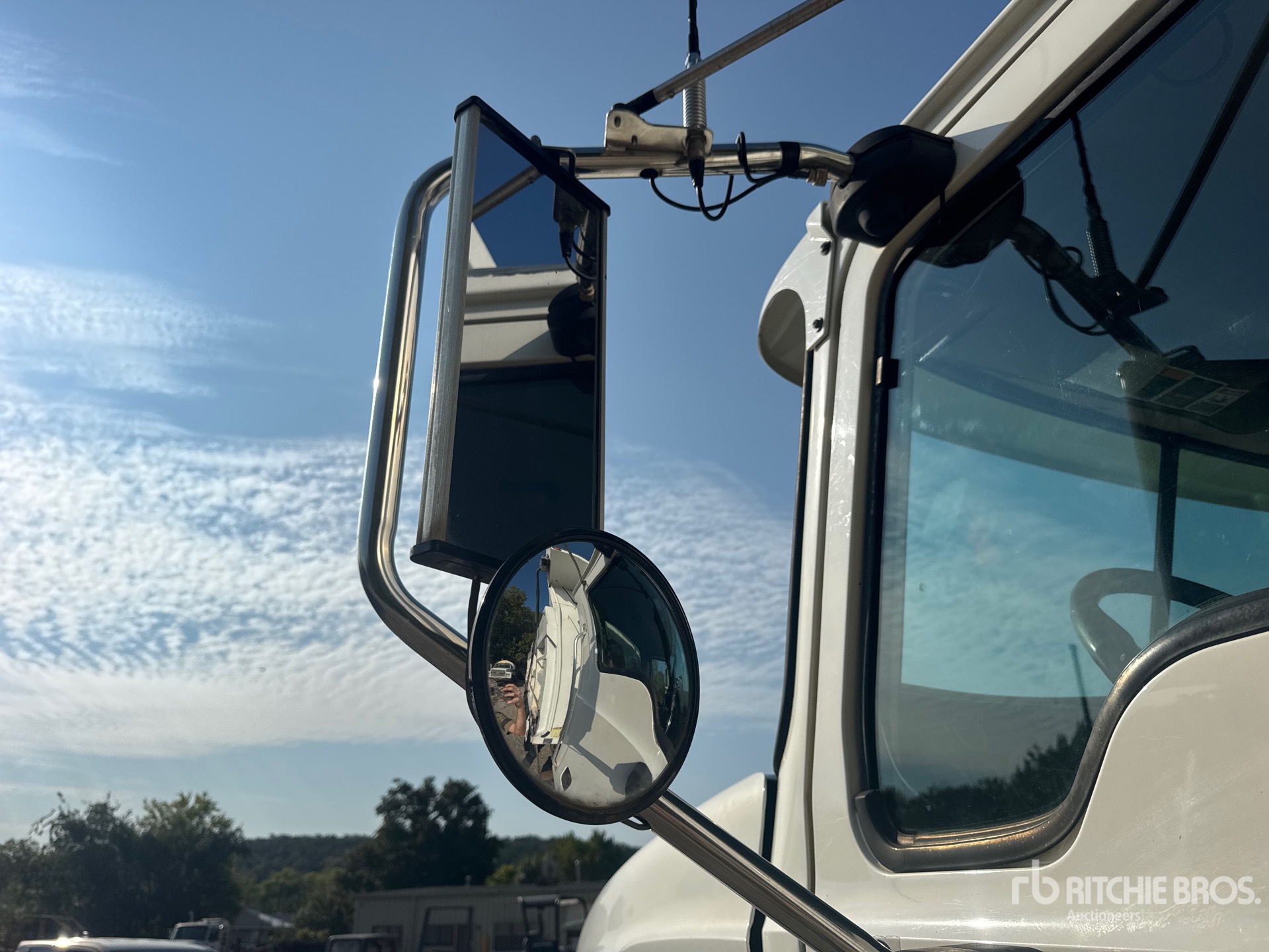 2004 Mack CV713
