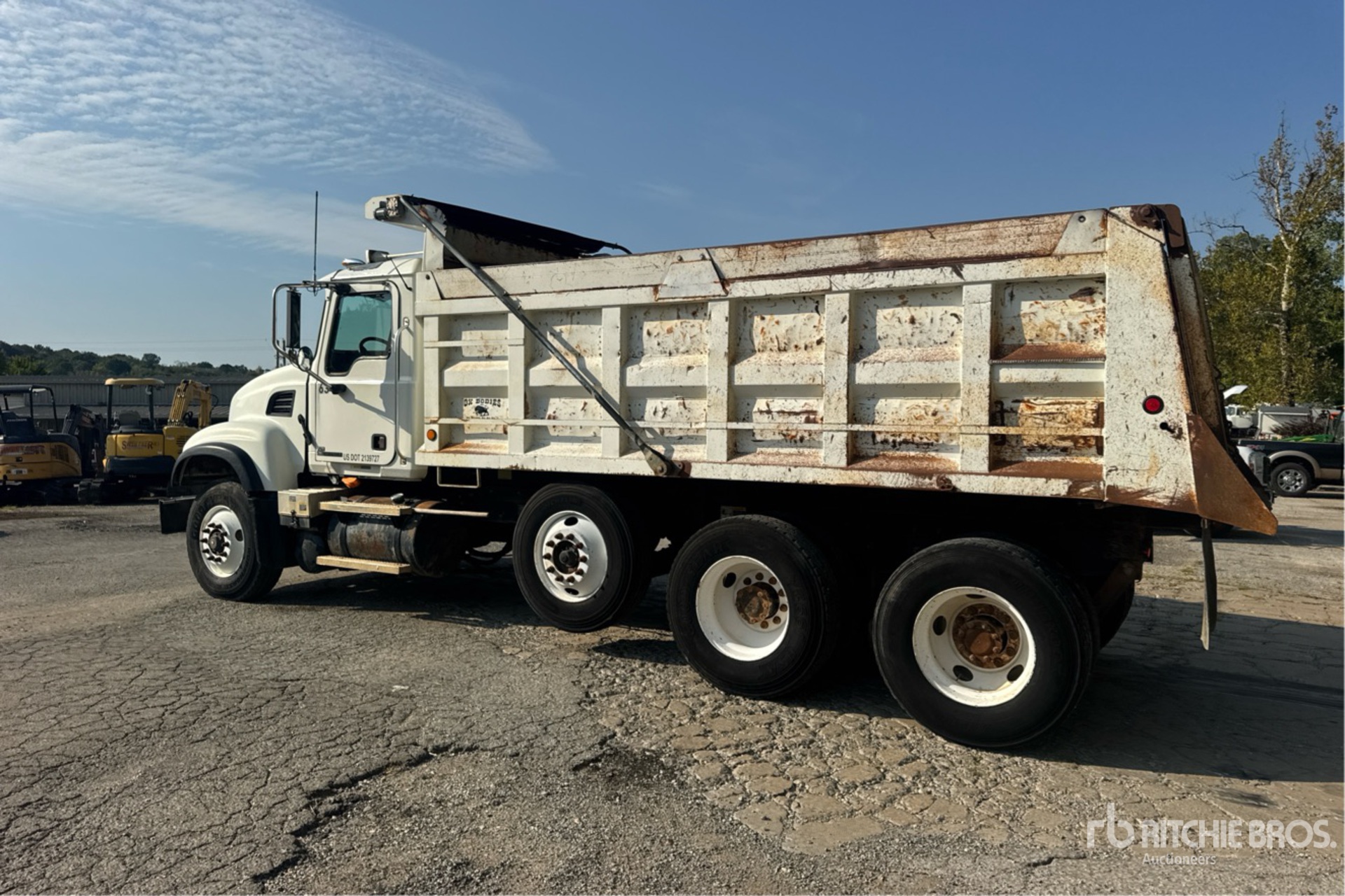 2004 Mack CV713