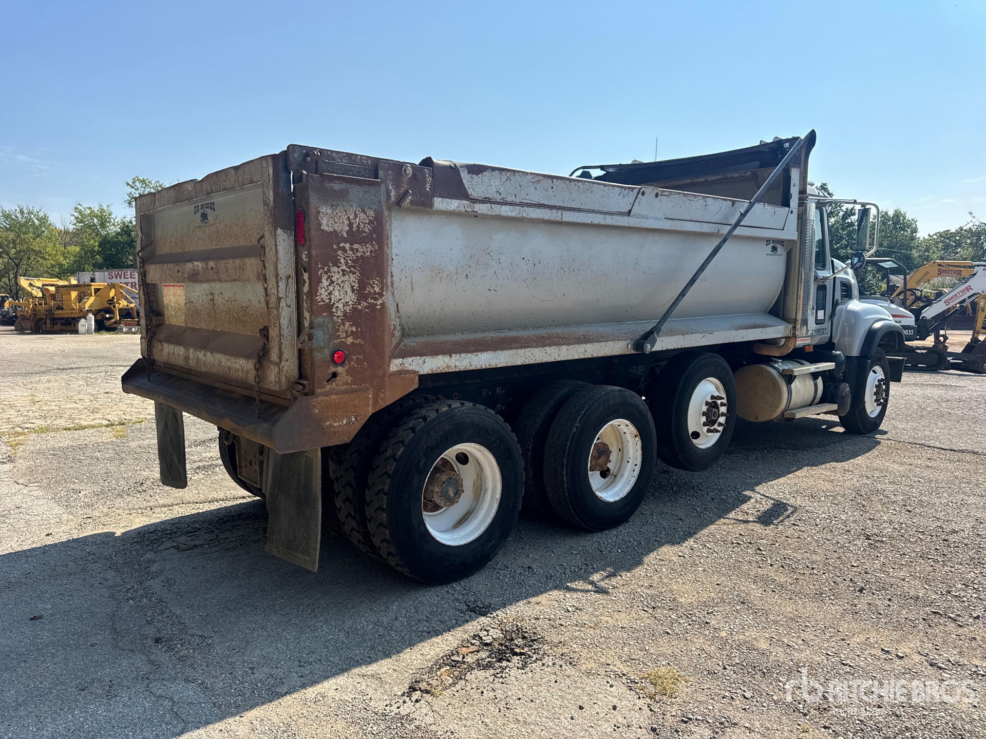 2005 Mack CV713