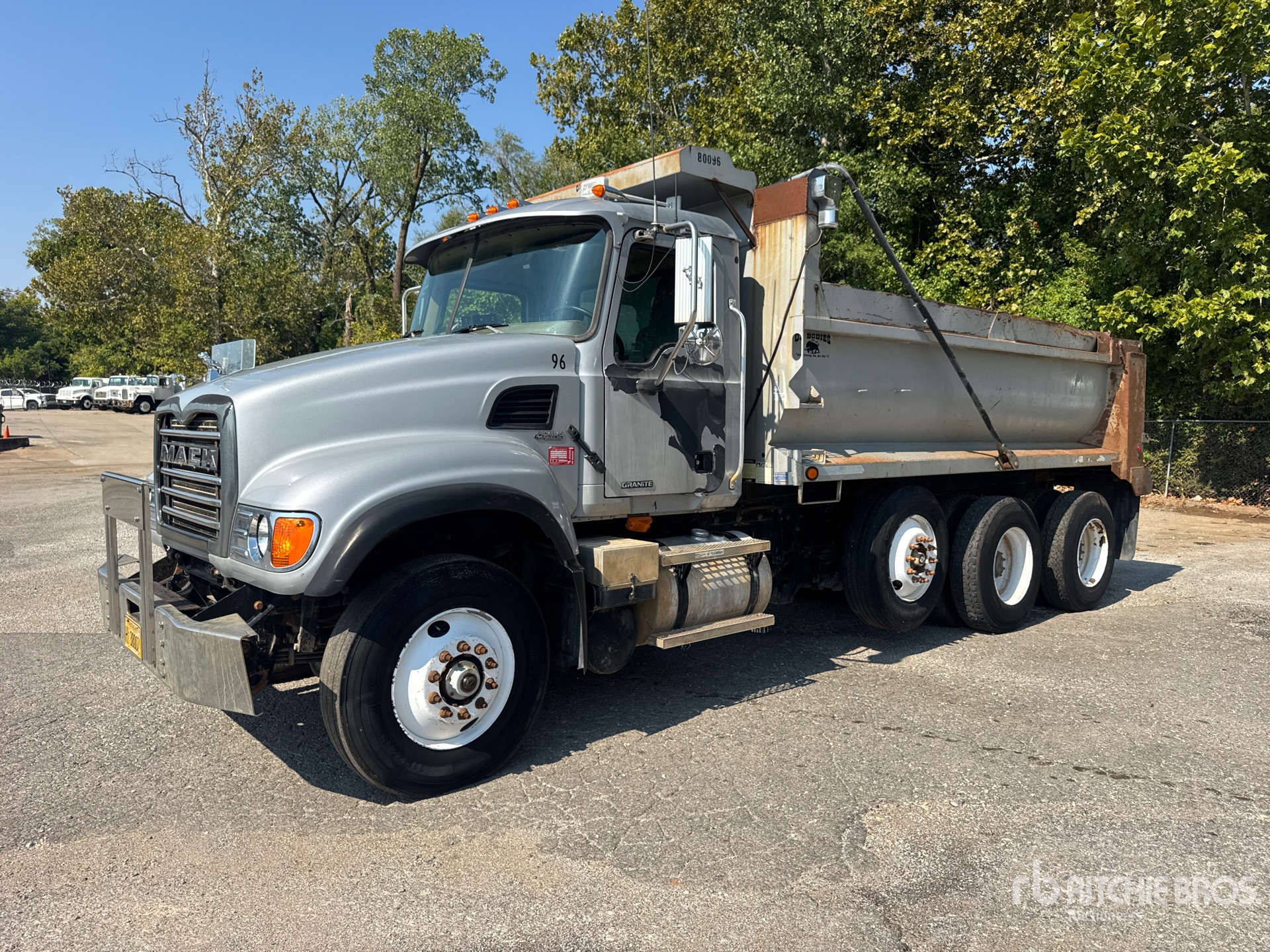 Photo of 2005 Mack CV713