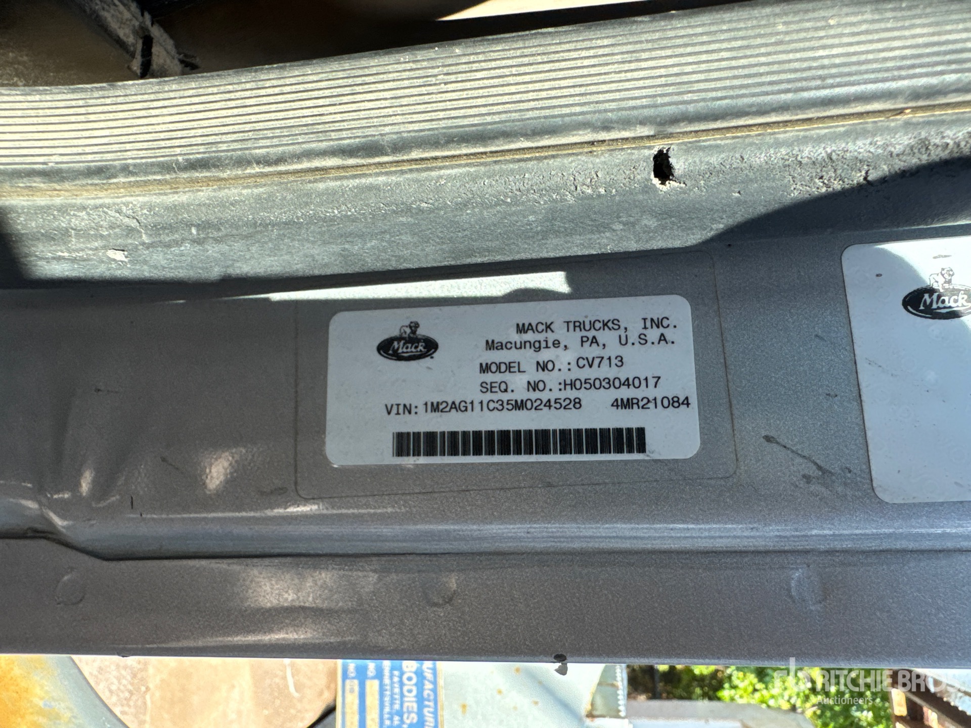 2005 Mack CV713