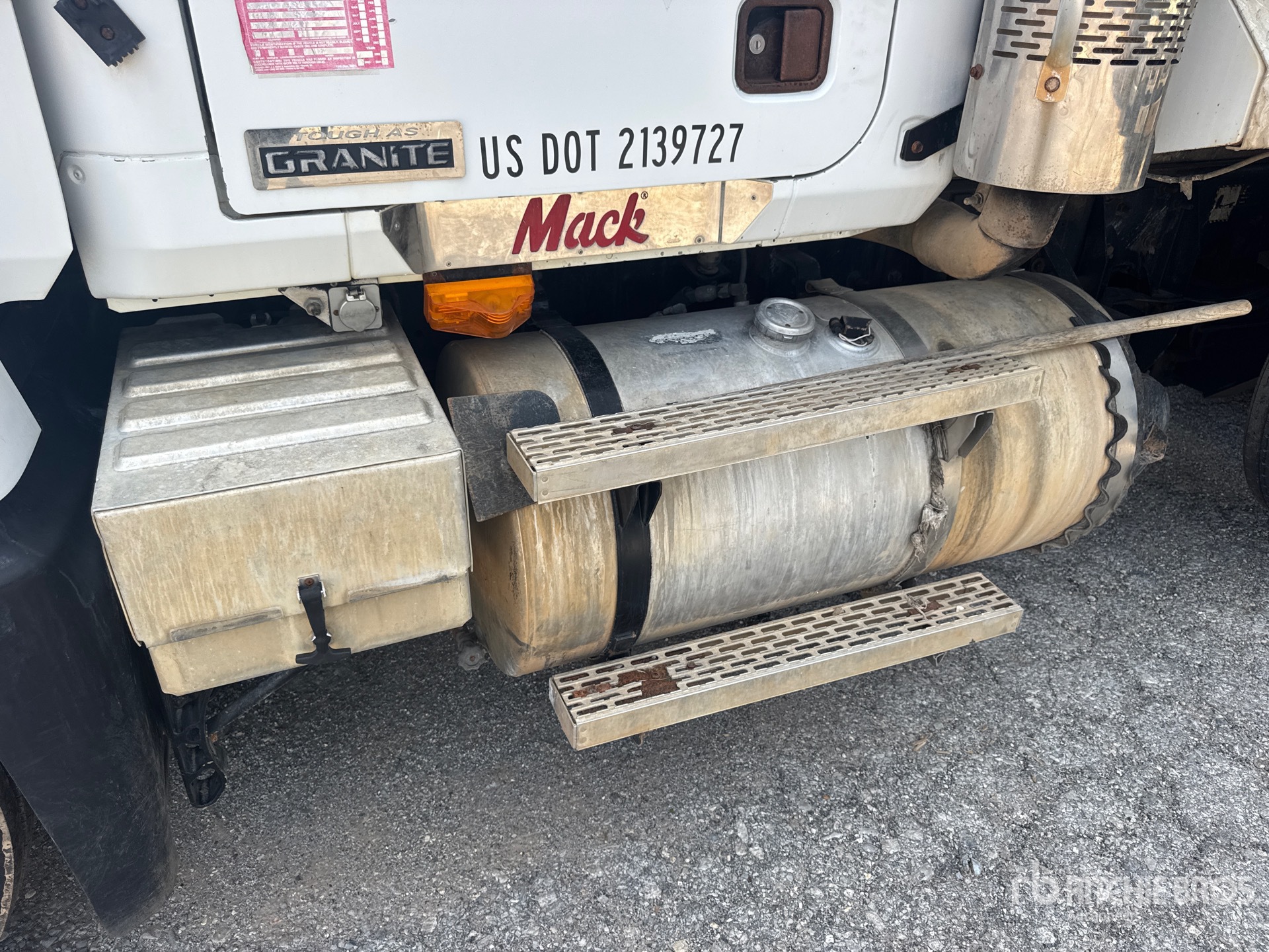 2003 Mack CV713