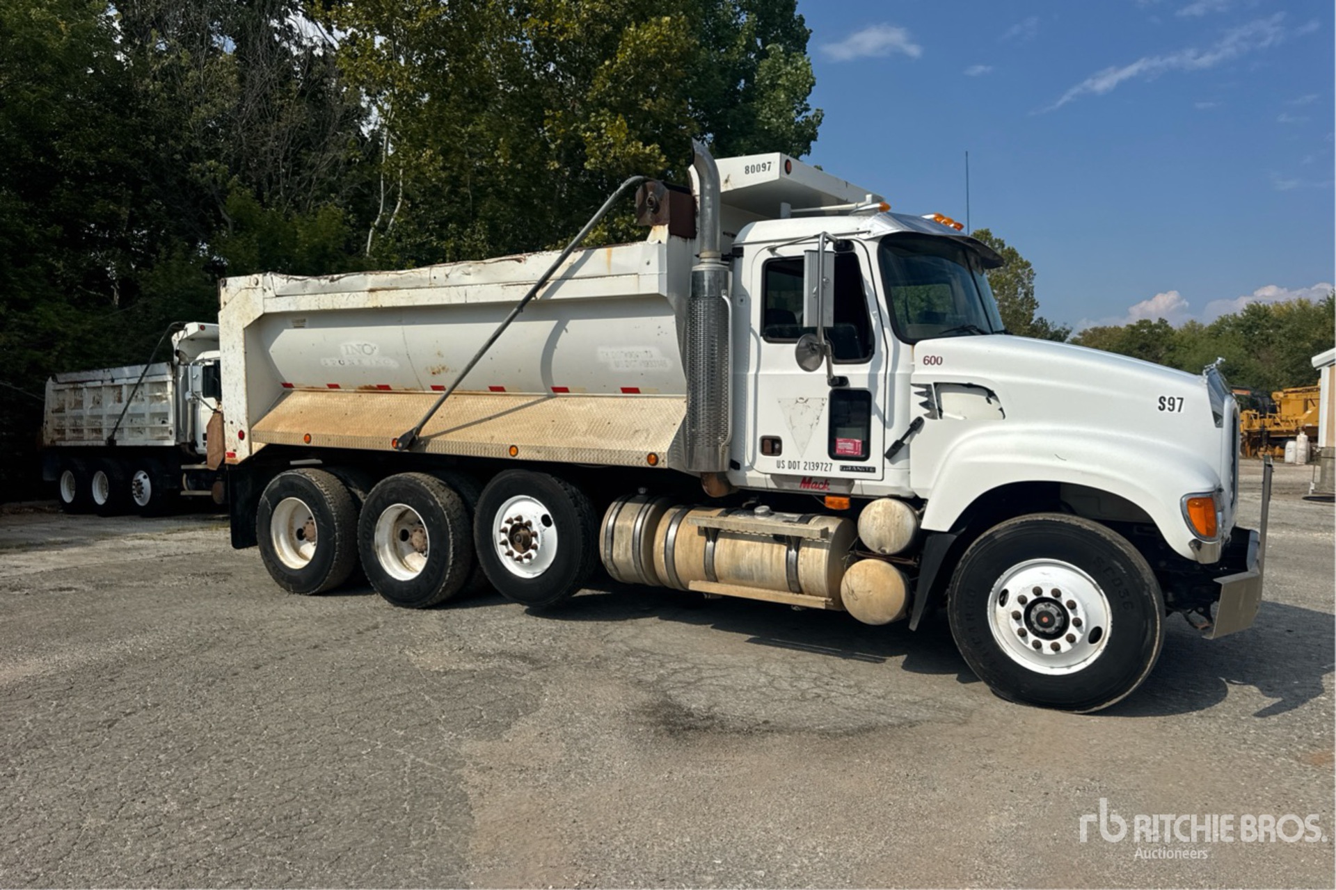 2003 Mack CV713