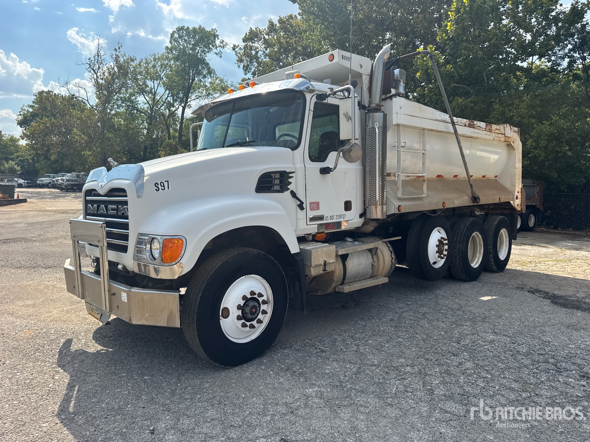 Photo of 2003 Mack CV713