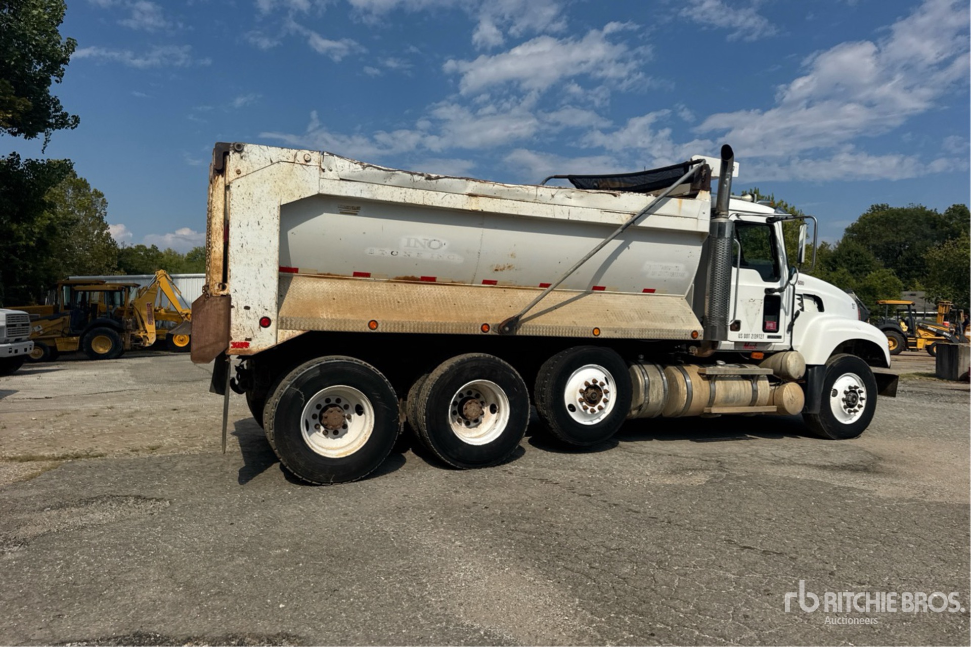 2003 Mack CV713