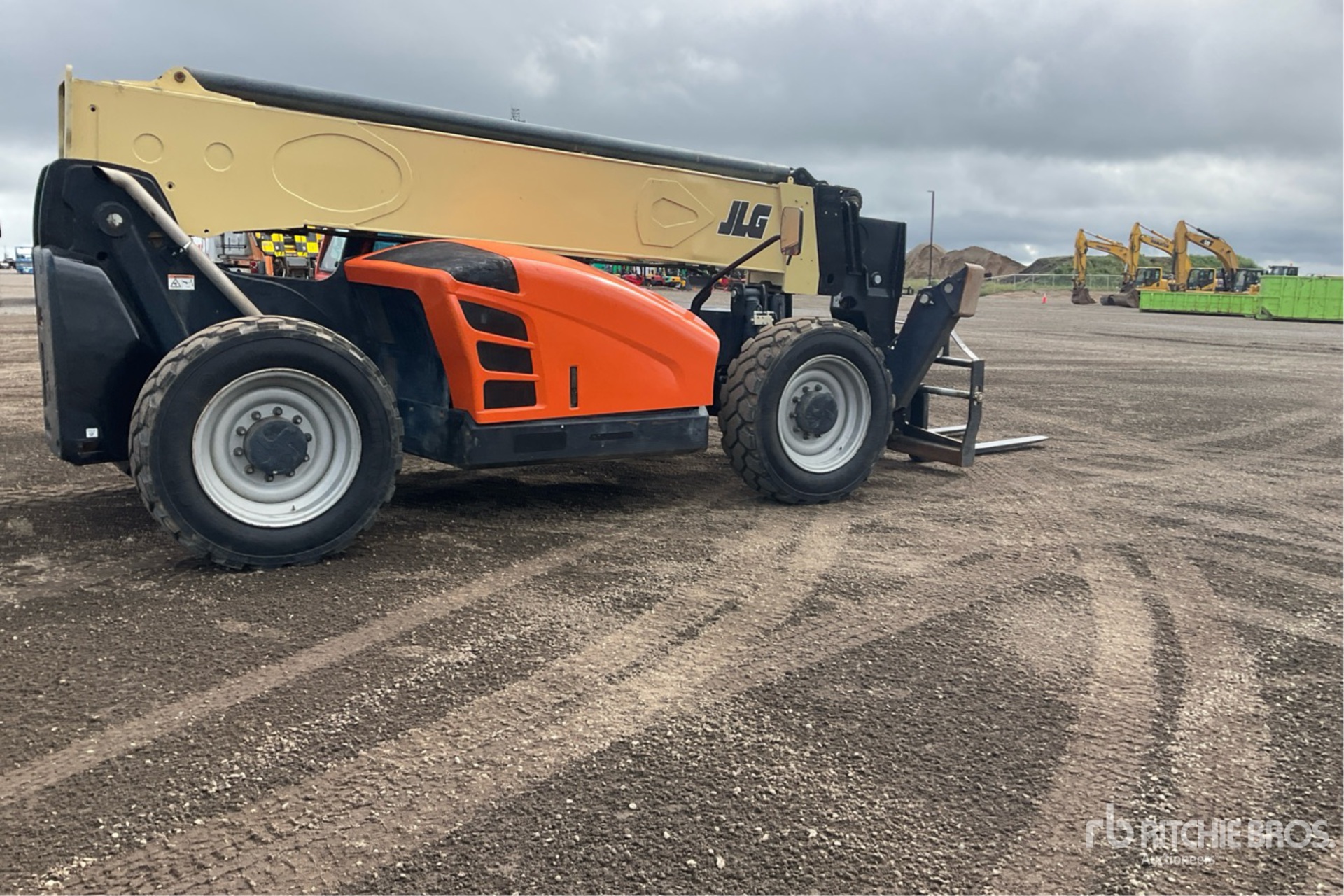 2021 JLG 1255
