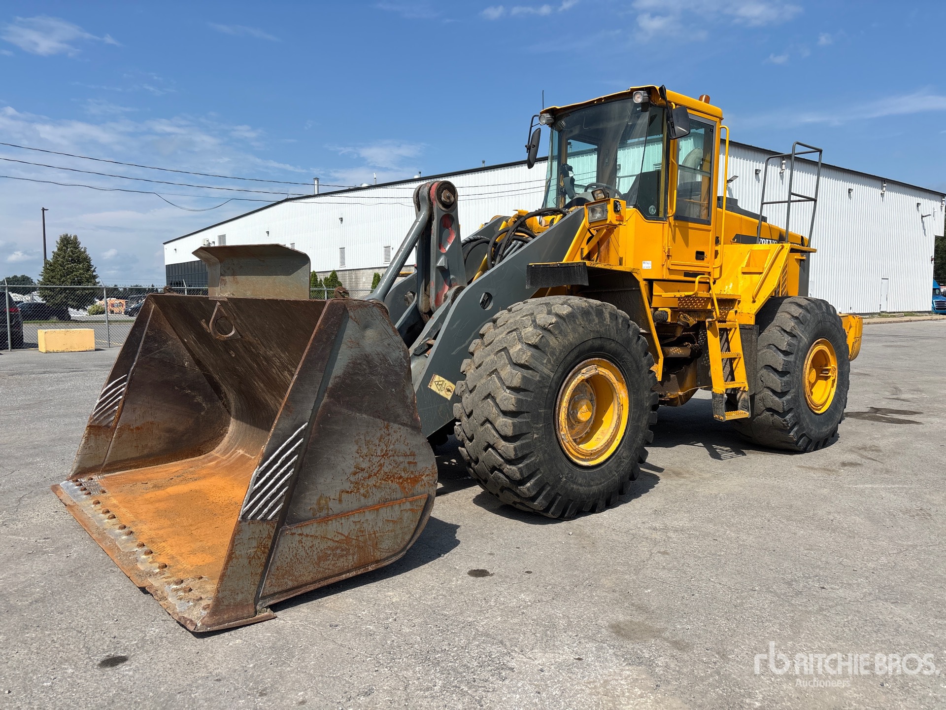 Photo of 2001 Volvo L150D