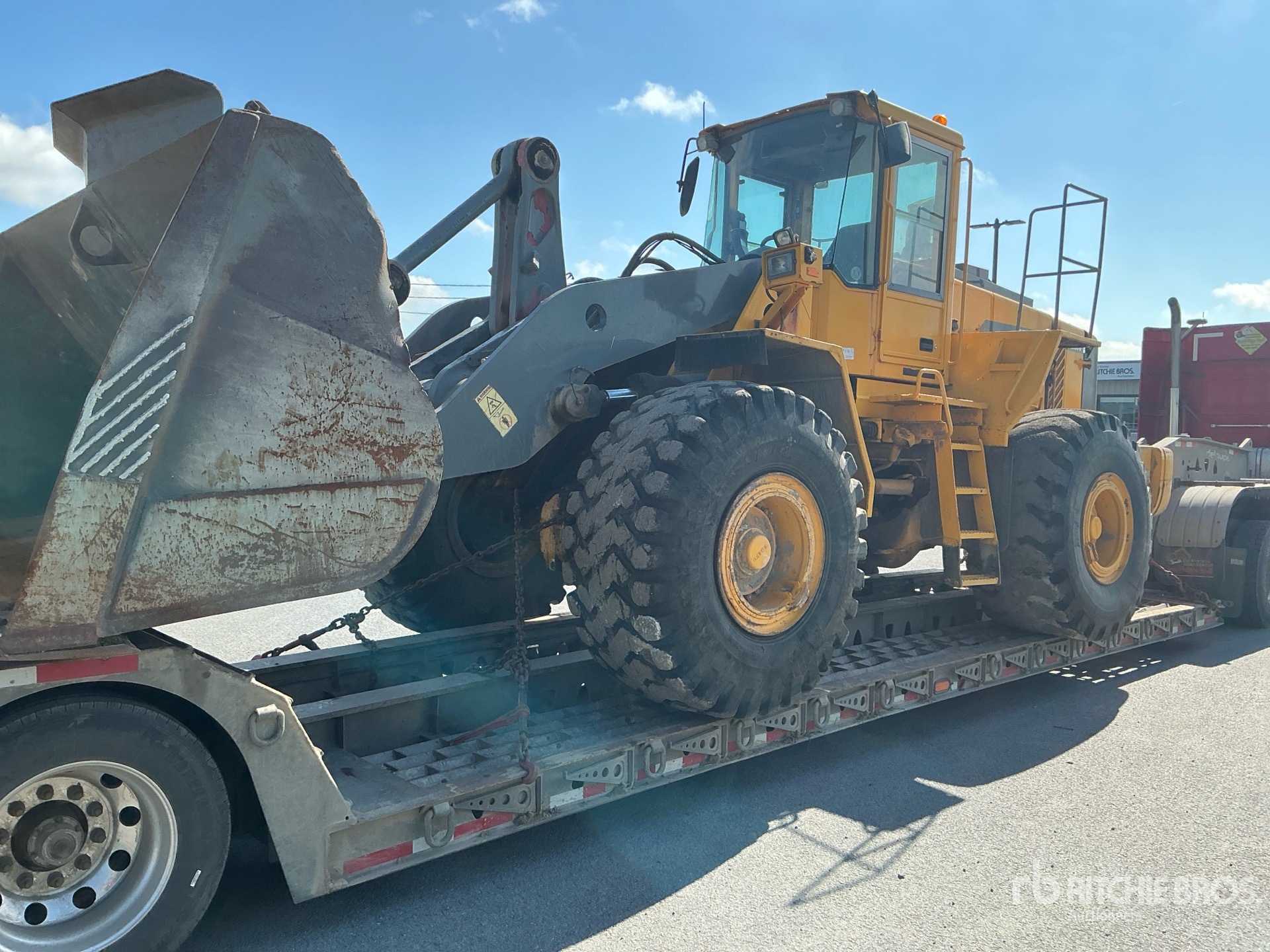 Photo of 2001 Volvo L150D