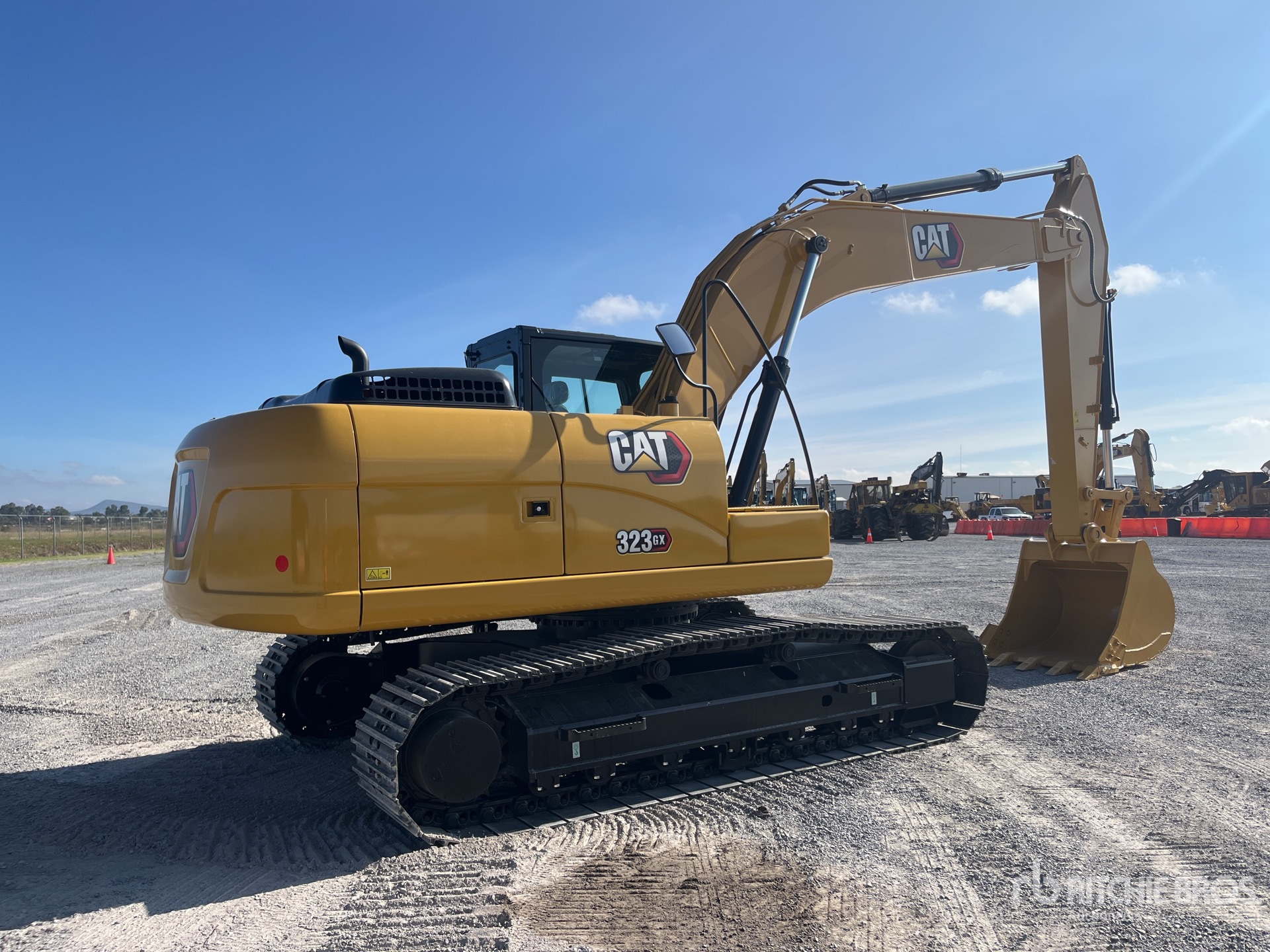 2026 Caterpillar 323GX