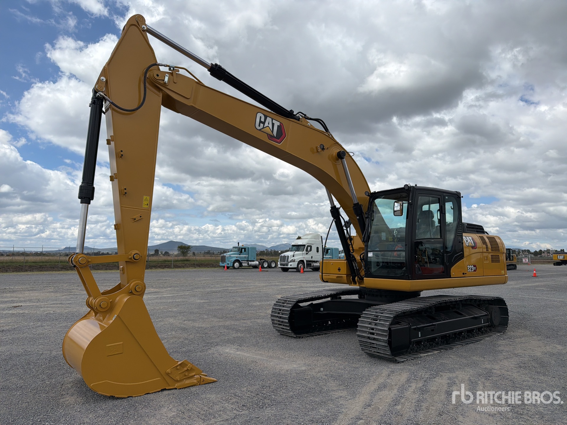 2026 Caterpillar 323G