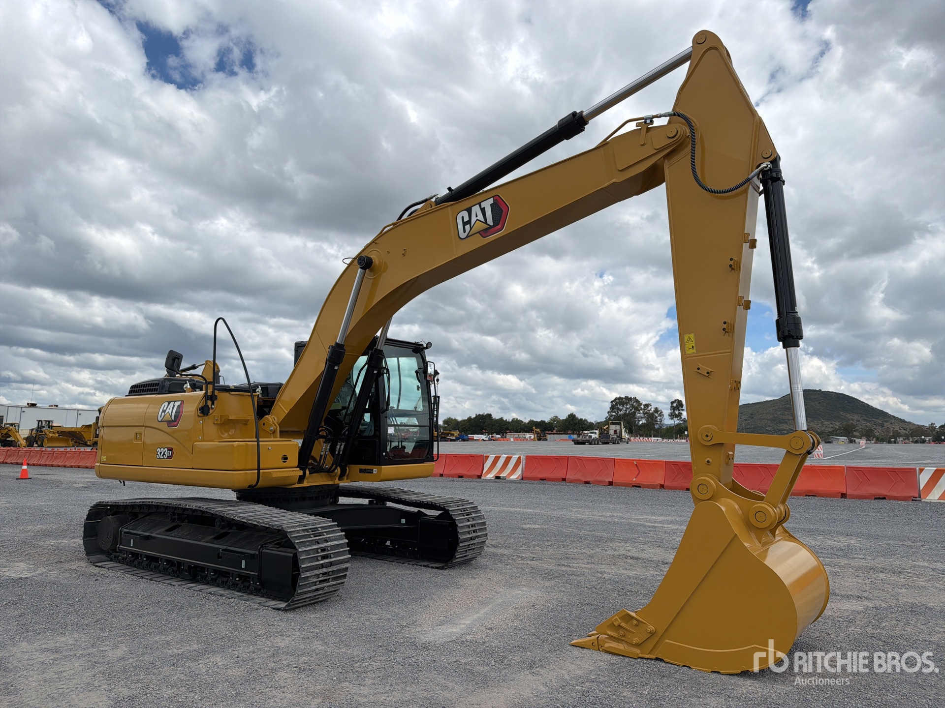 2026 Caterpillar 323G