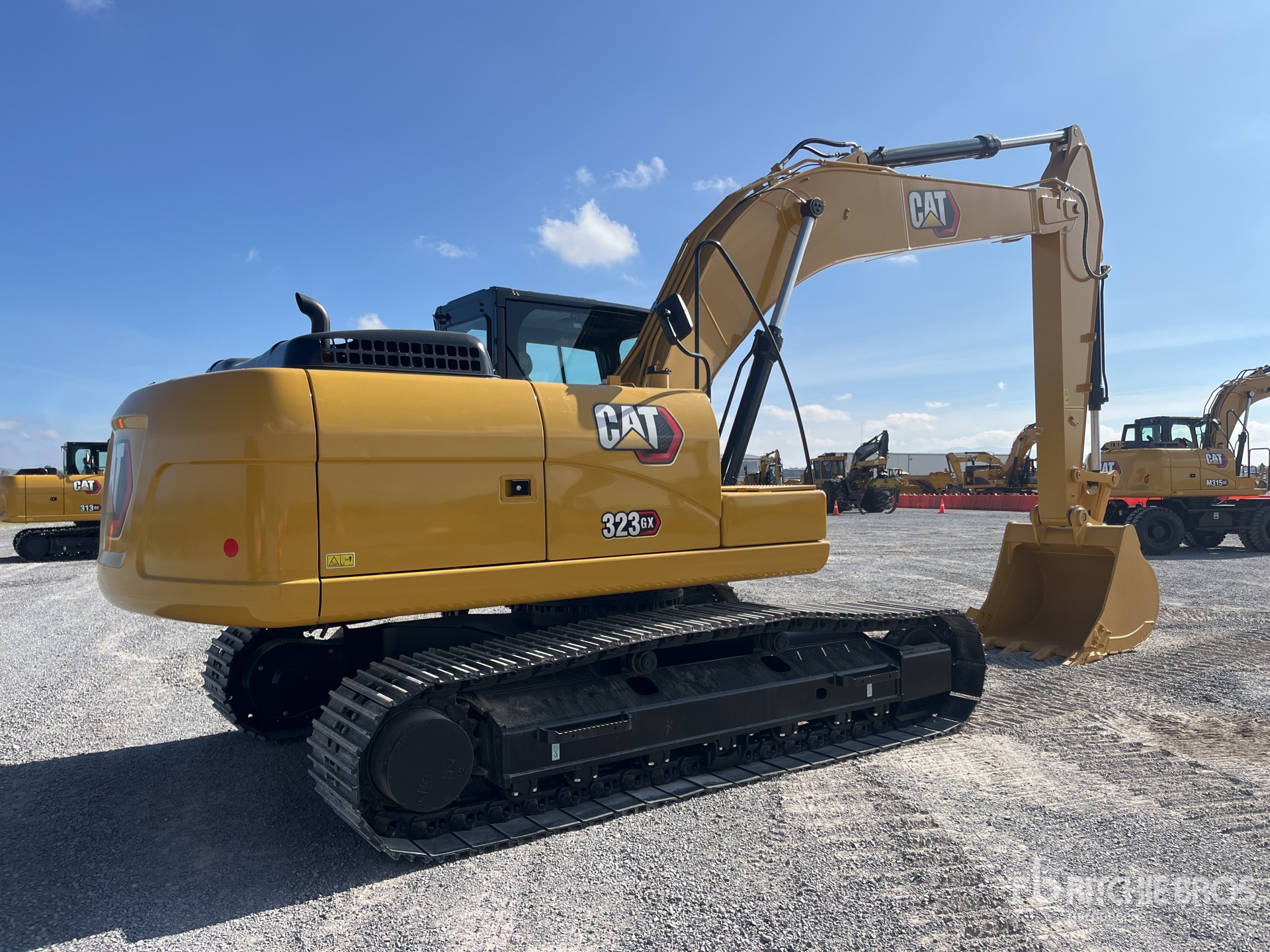 2026 Caterpillar 323GX