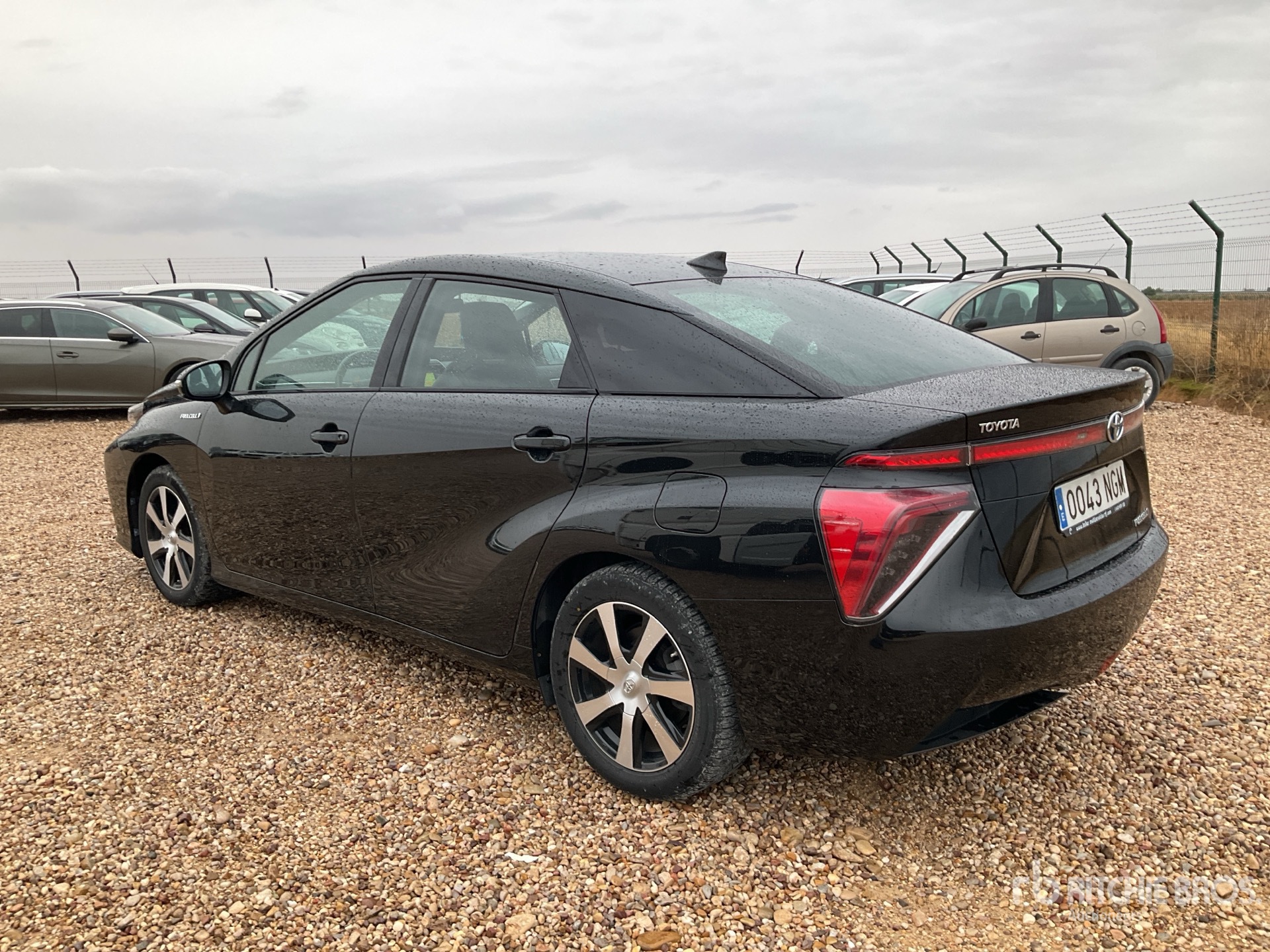 General Appearance with Picture, Left Rear Corner