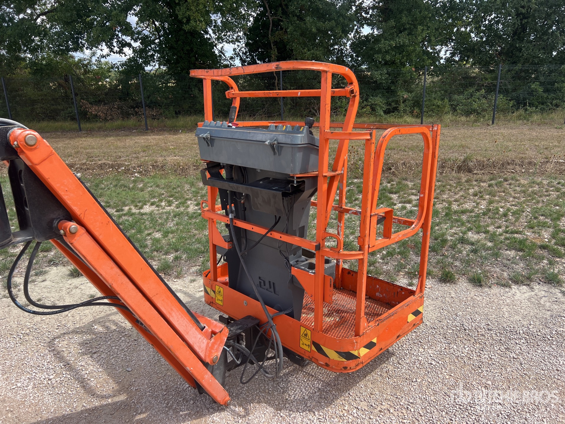 2017 JLG E300 AJP