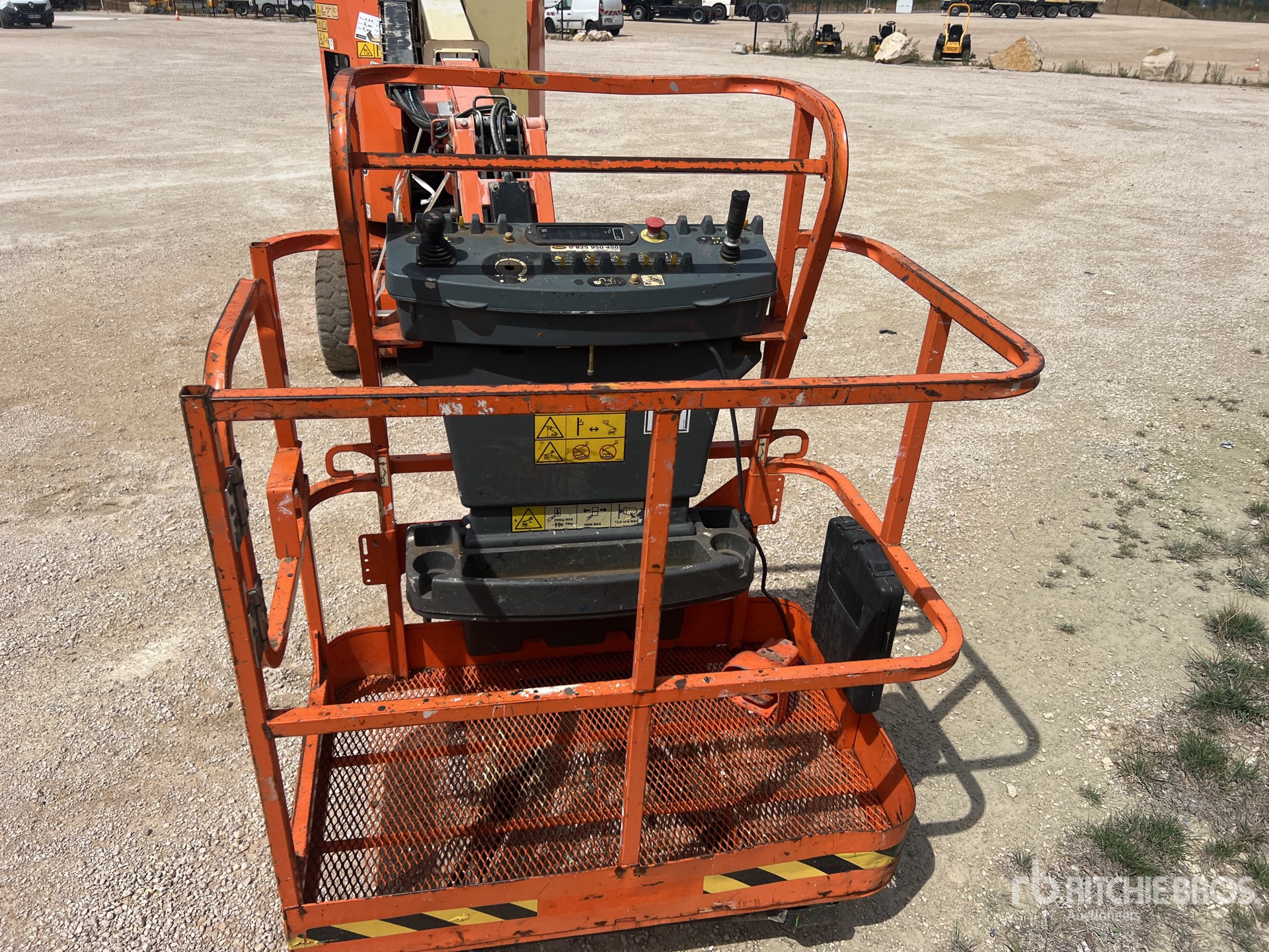 2017 JLG E300 AJP