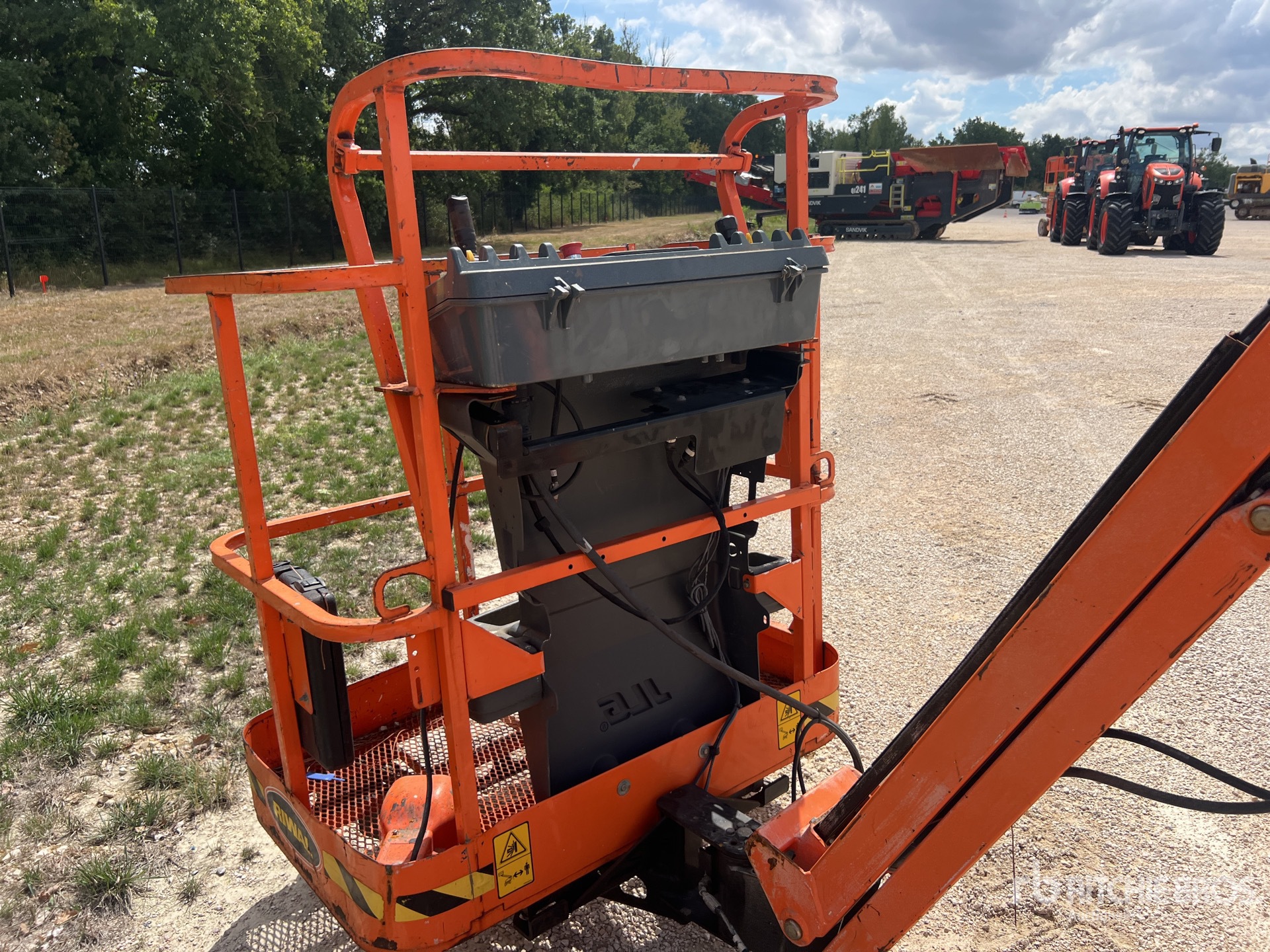 2017 JLG E300 AJP
