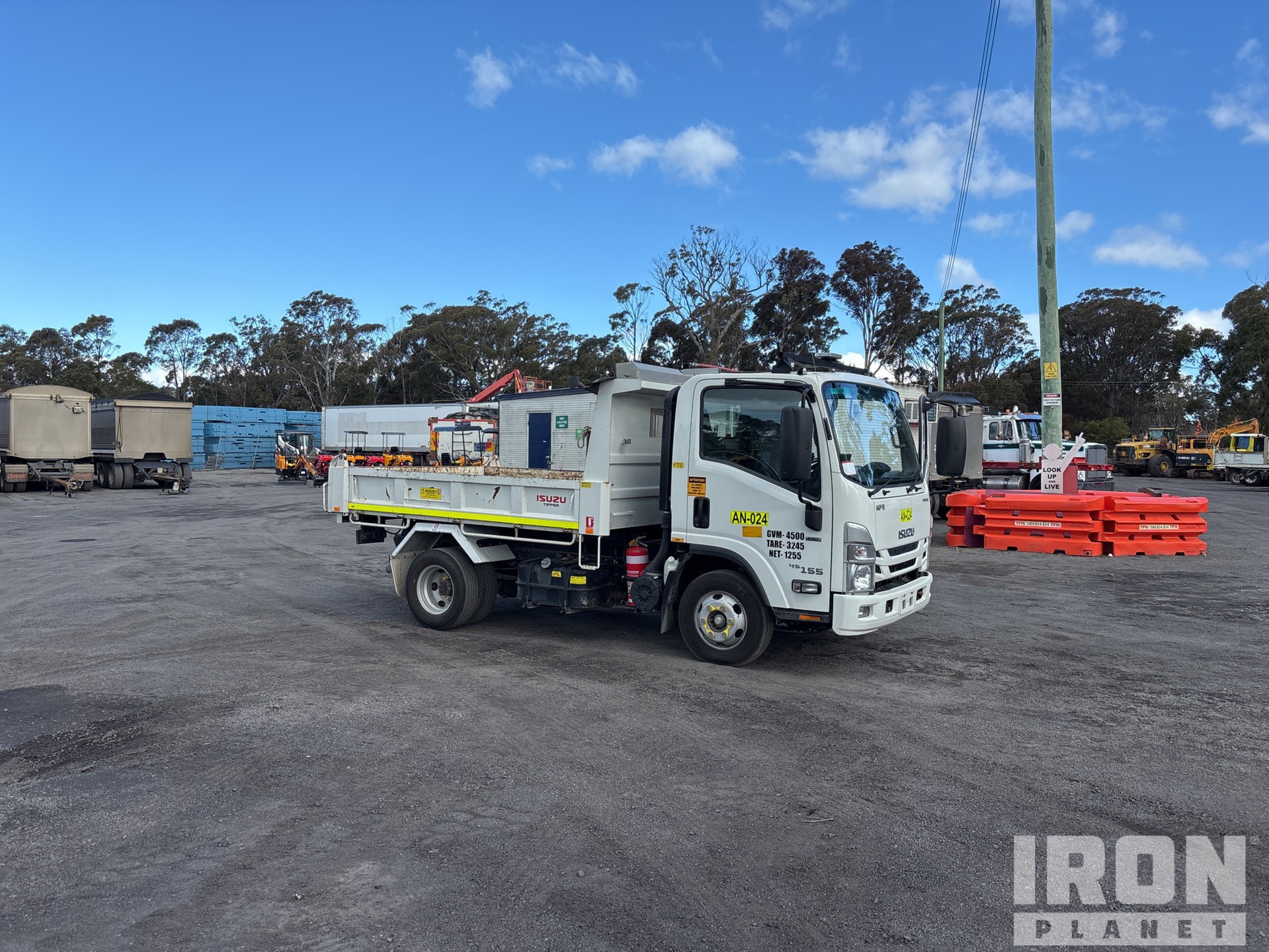 2023 Isuzu NPR 45-155